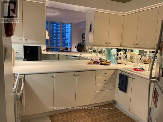 1211 - 2285 Lake Shore Boulevard W, Toronto, Ontario  M8V 3X9 - Photo 5 - W12532044