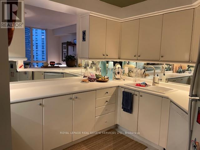 1211 - 2285 Lake Shore Boulevard W, Toronto, Ontario  M8V 3X9 - Photo 9 - W12532044