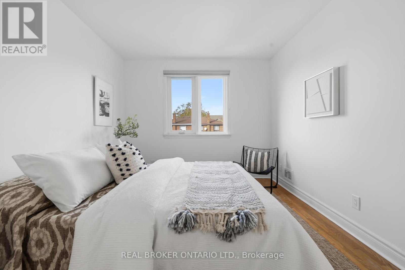 1324 Lawrence Avenue W, Toronto, Ontario  M6L 1A7 - Photo 18 - W12532050