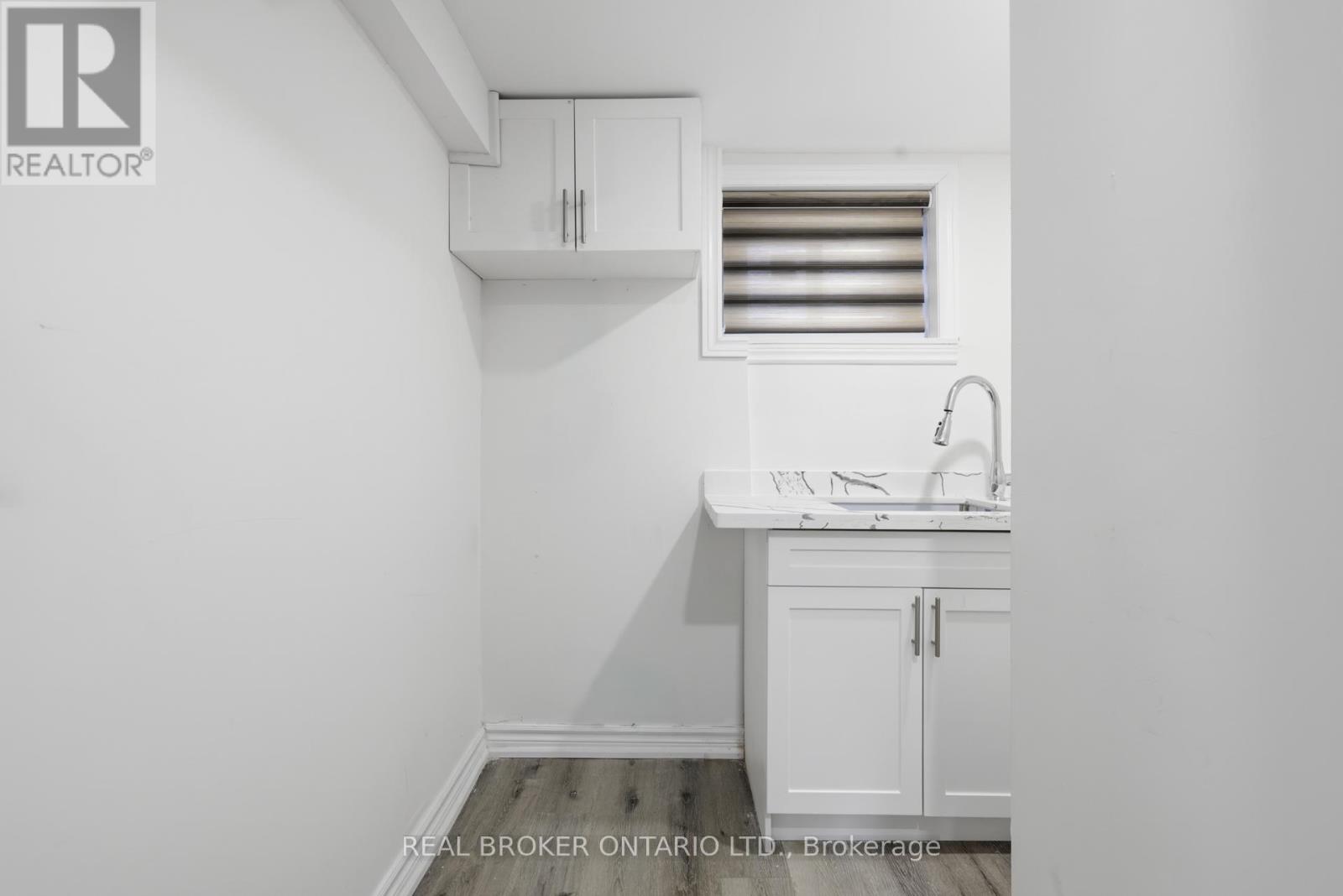 1324 Lawrence Avenue W, Toronto, Ontario  M6L 1A7 - Photo 26 - W12532050