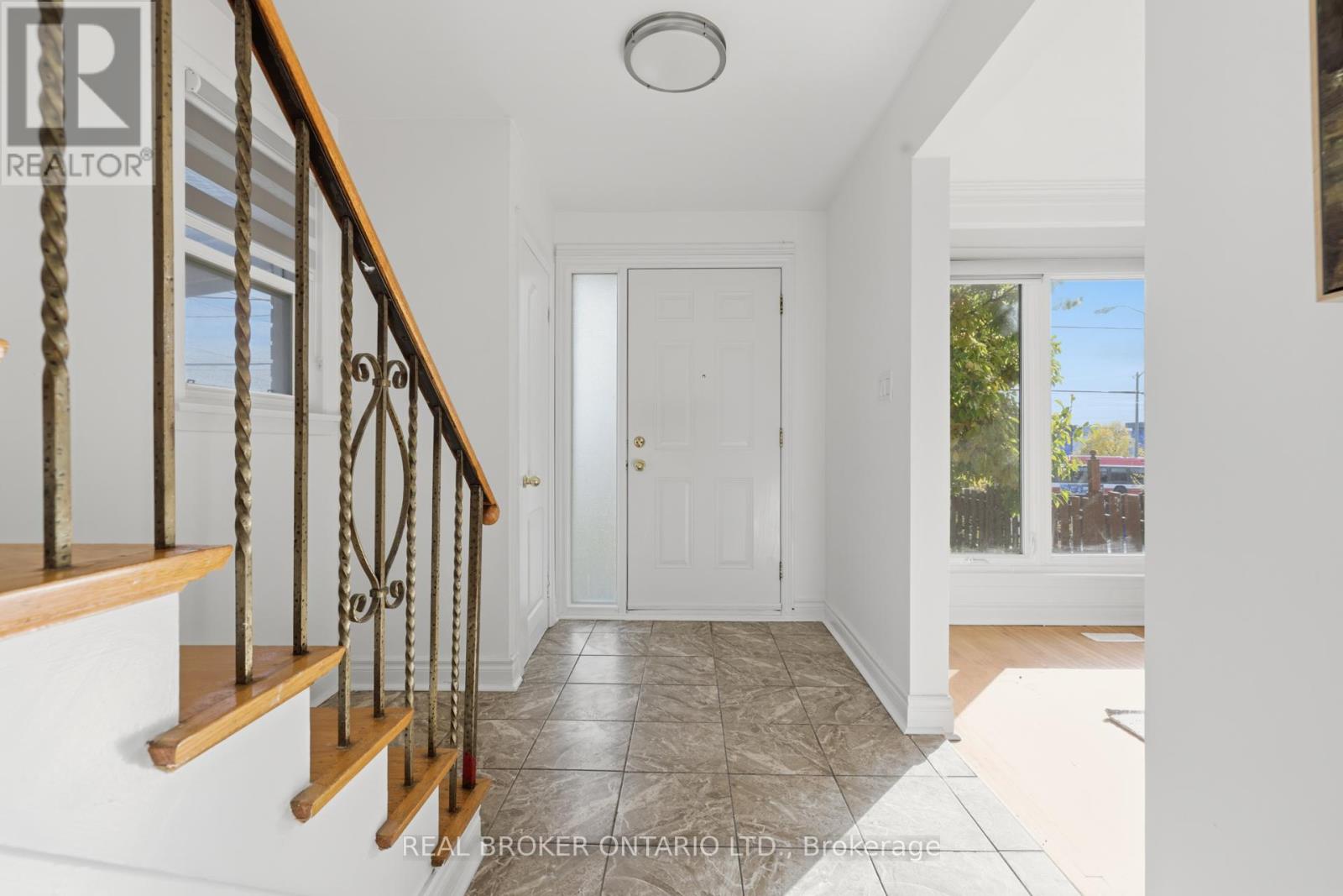 1324 Lawrence Avenue W, Toronto, Ontario  M6L 1A7 - Photo 8 - W12532050