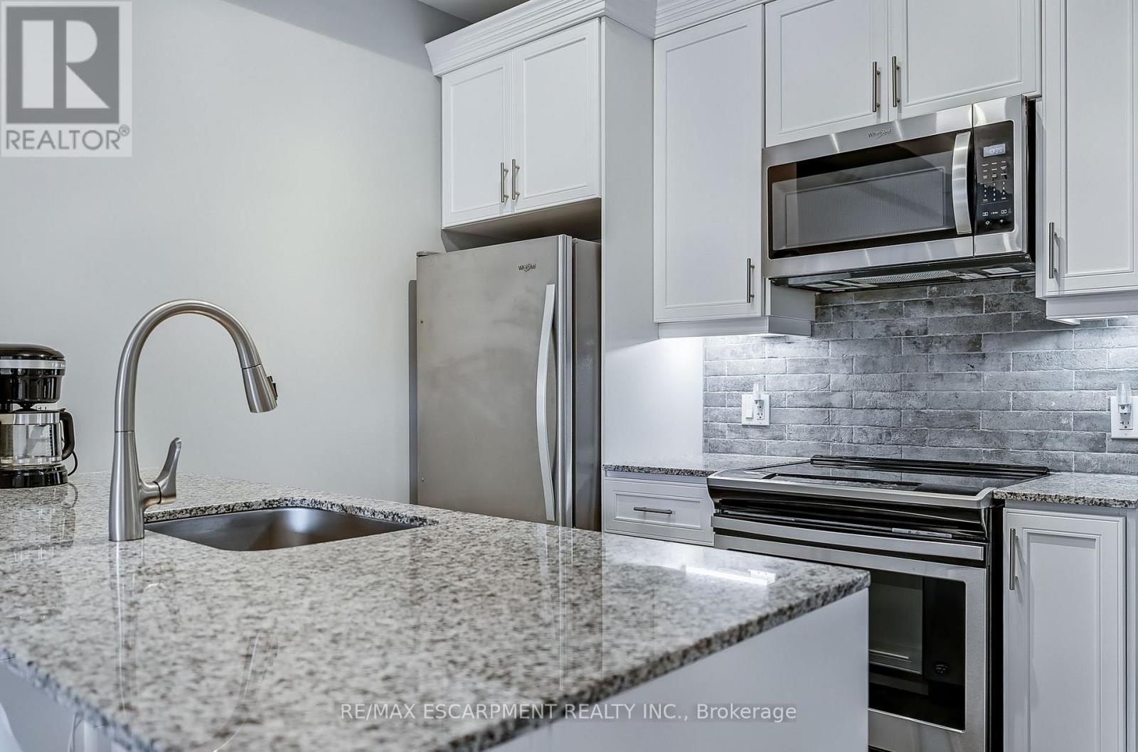 103 - 4040 Upper Middle Road, Burlington, Ontario  L7M 0H2 - Photo 3 - W12532054