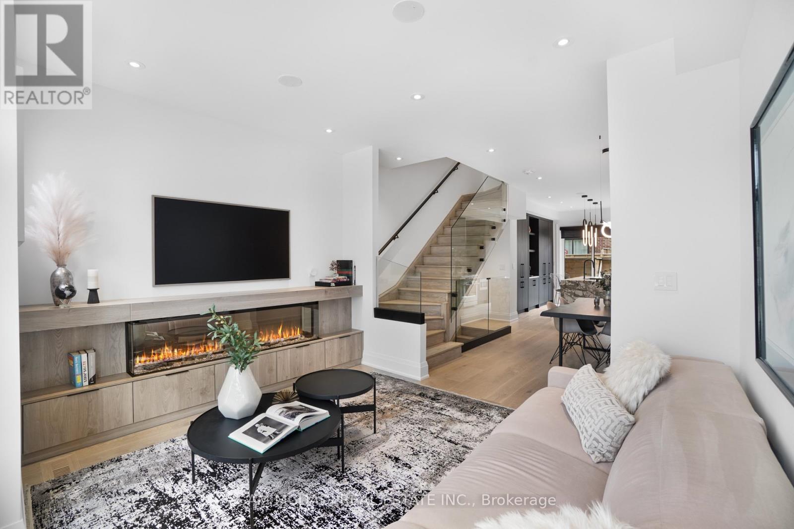 24 - 10 Lunar Crescent, Mississauga, Ontario  L5M 2P6 - Photo 4 - W12532060