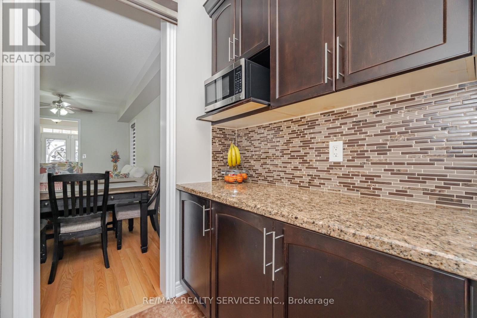 232 Sussexvale Drive, Brampton, Ontario  L6R 3S3 - Photo 15 - W12532084