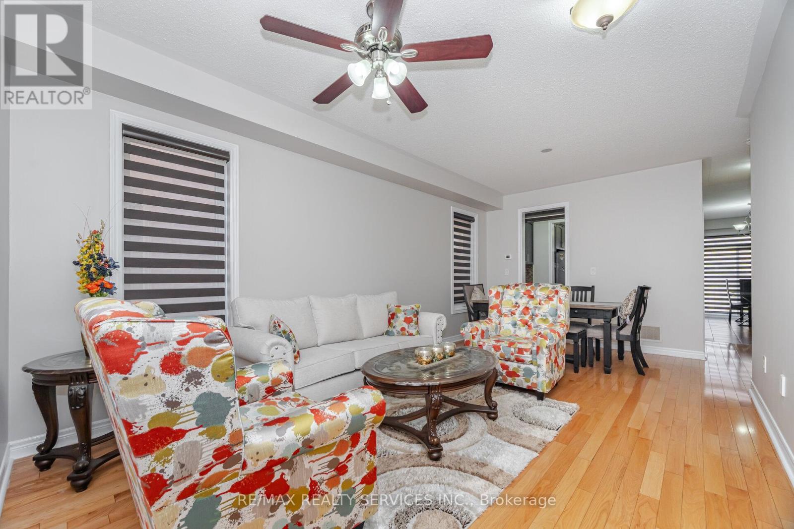 232 Sussexvale Drive, Brampton, Ontario  L6R 3S3 - Photo 4 - W12532084