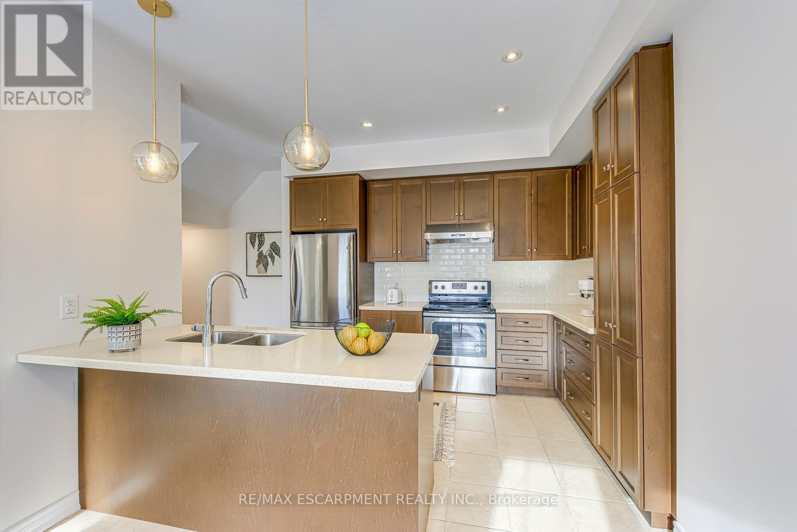 383 Grantham Common, Oakville, Ontario  L6H 0P8 - Photo 13 - W12532104