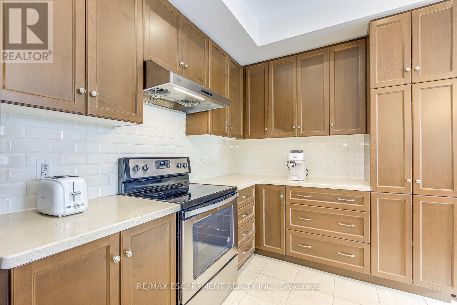 383 Grantham Common, Oakville, Ontario  L6H 0P8 - Photo 16 - W12532104