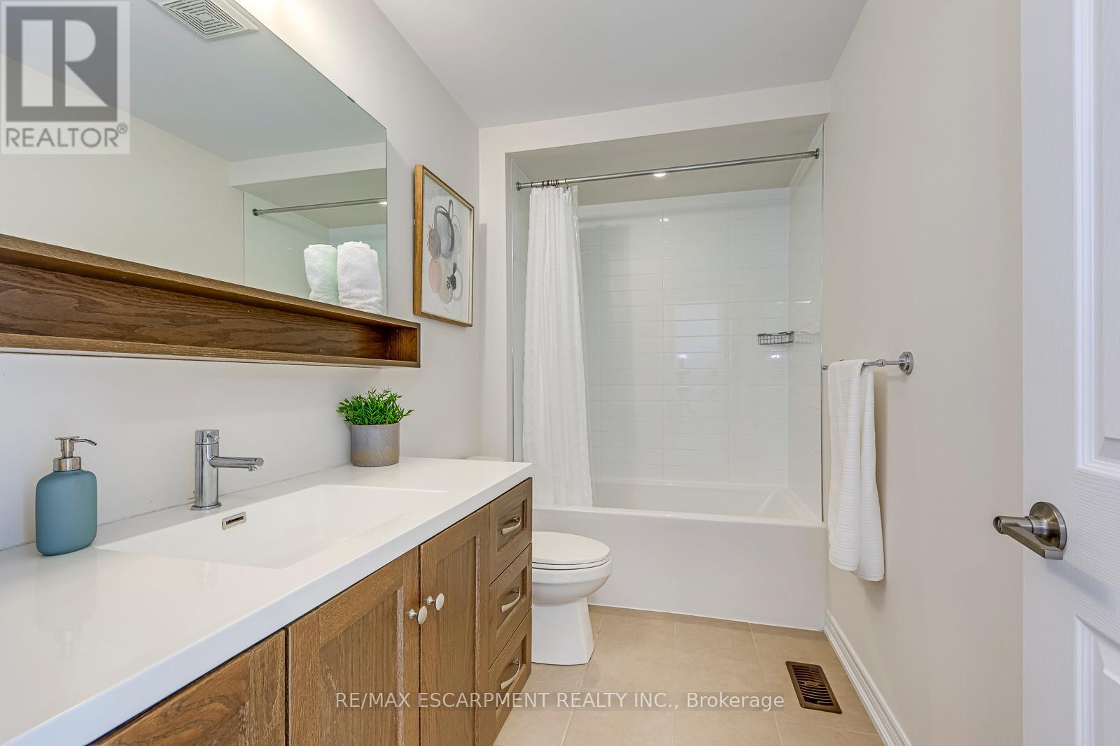 383 Grantham Common, Oakville, Ontario  L6H 0P8 - Photo 25 - W12532104