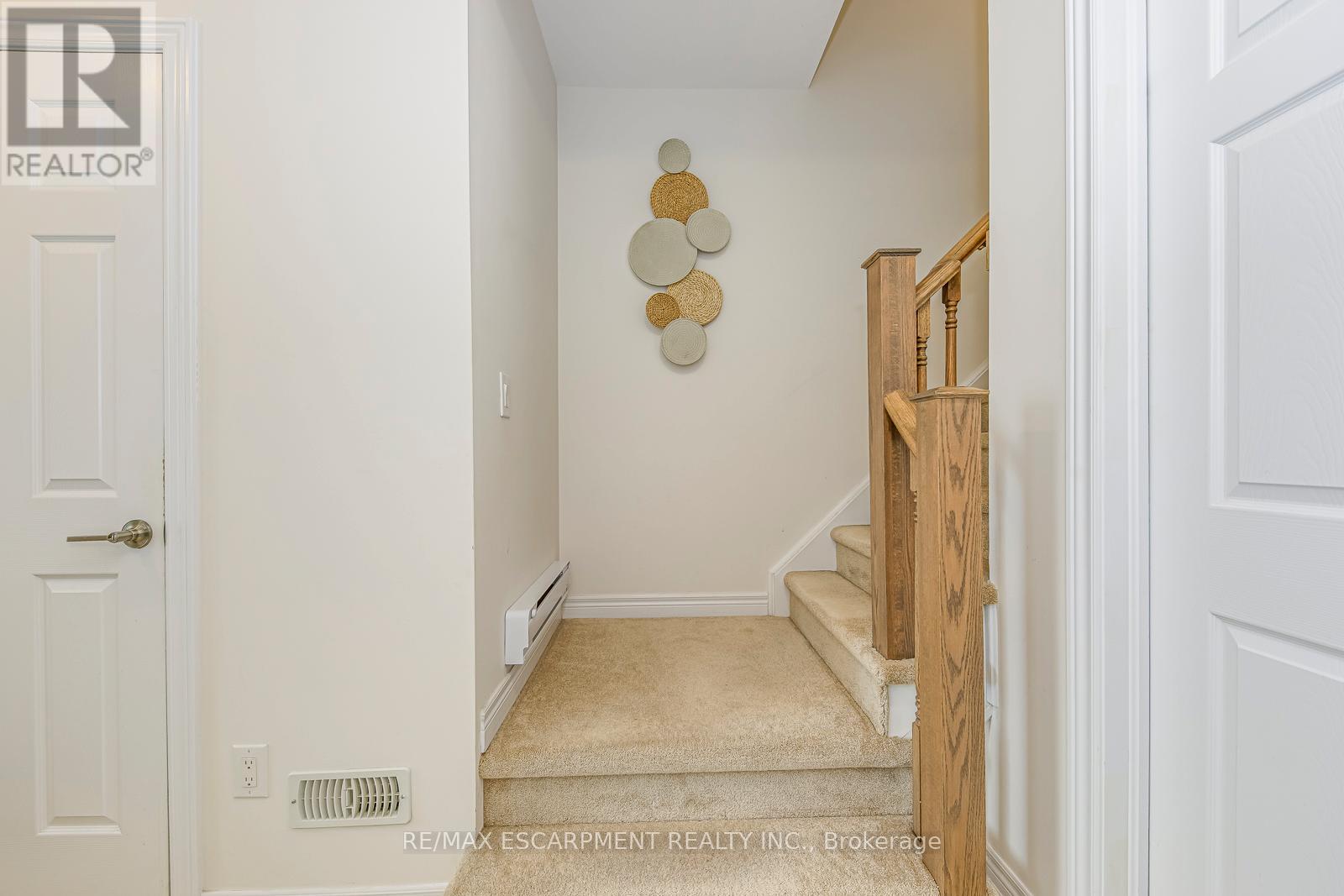 383 Grantham Common, Oakville, Ontario  L6H 0P8 - Photo 5 - W12532104