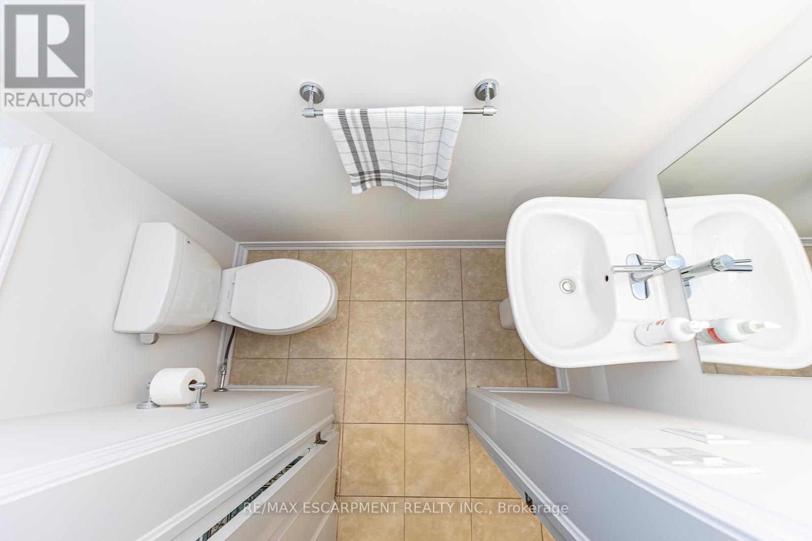 383 Grantham Common, Oakville, Ontario  L6H 0P8 - Photo 6 - W12532104