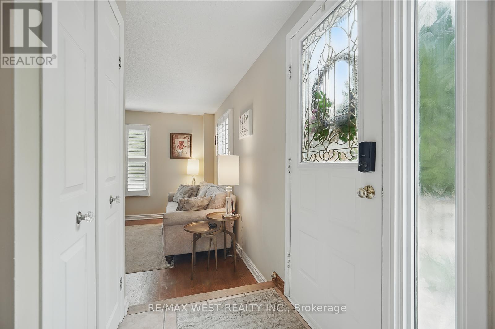 3060 Ilomar Court, Mississauga, Ontario  L5N 5B5 - Photo 5 - W12532106