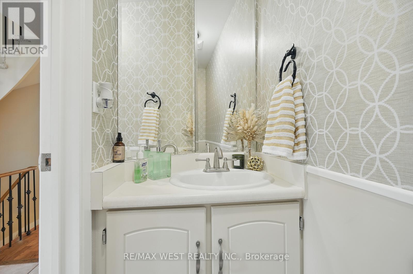 3060 Ilomar Court, Mississauga, Ontario  L5N 5B5 - Photo 8 - W12532106