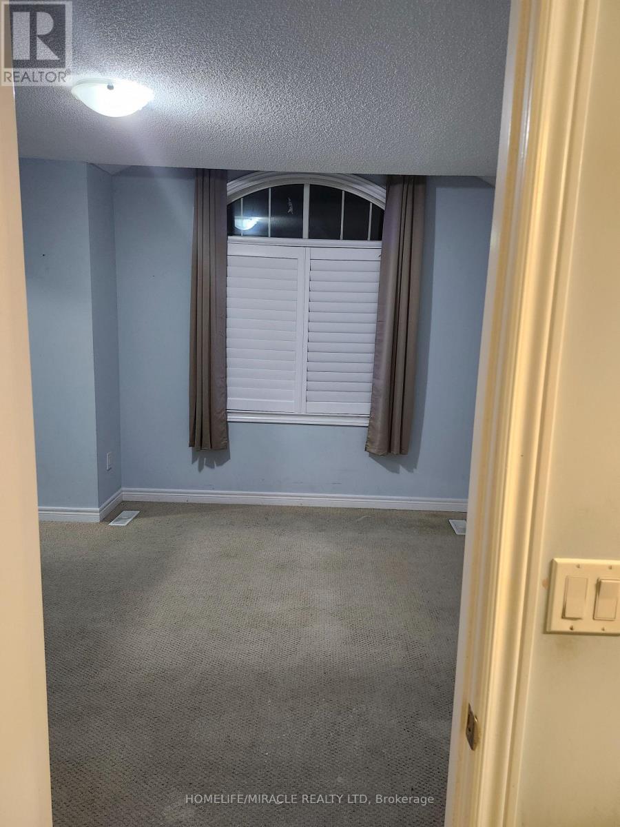 12 Pearman Crescent, Brampton, Ontario  L7A 4V8 - Photo 11 - W12532108