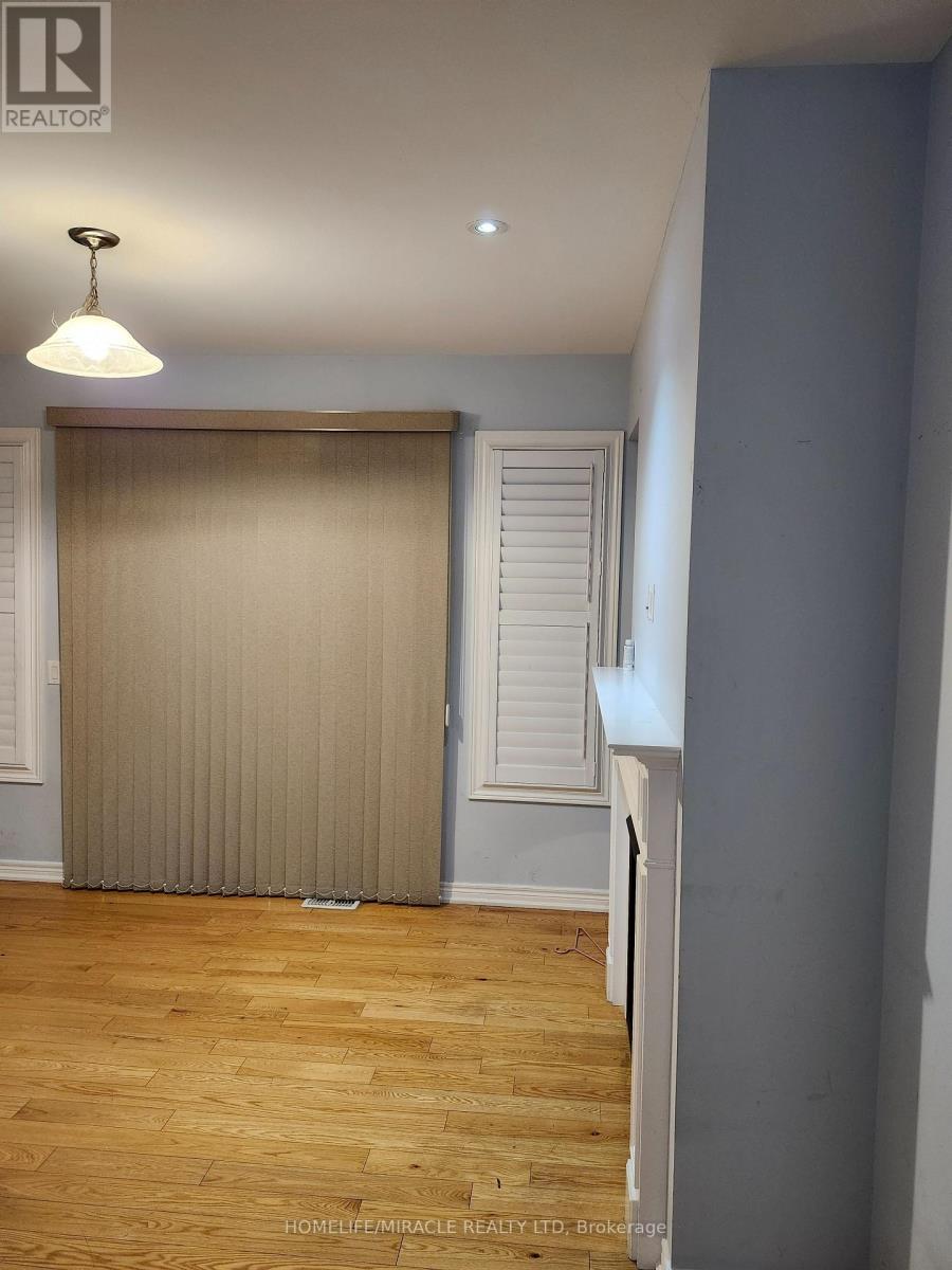 12 Pearman Crescent, Brampton, Ontario  L7A 4V8 - Photo 3 - W12532108