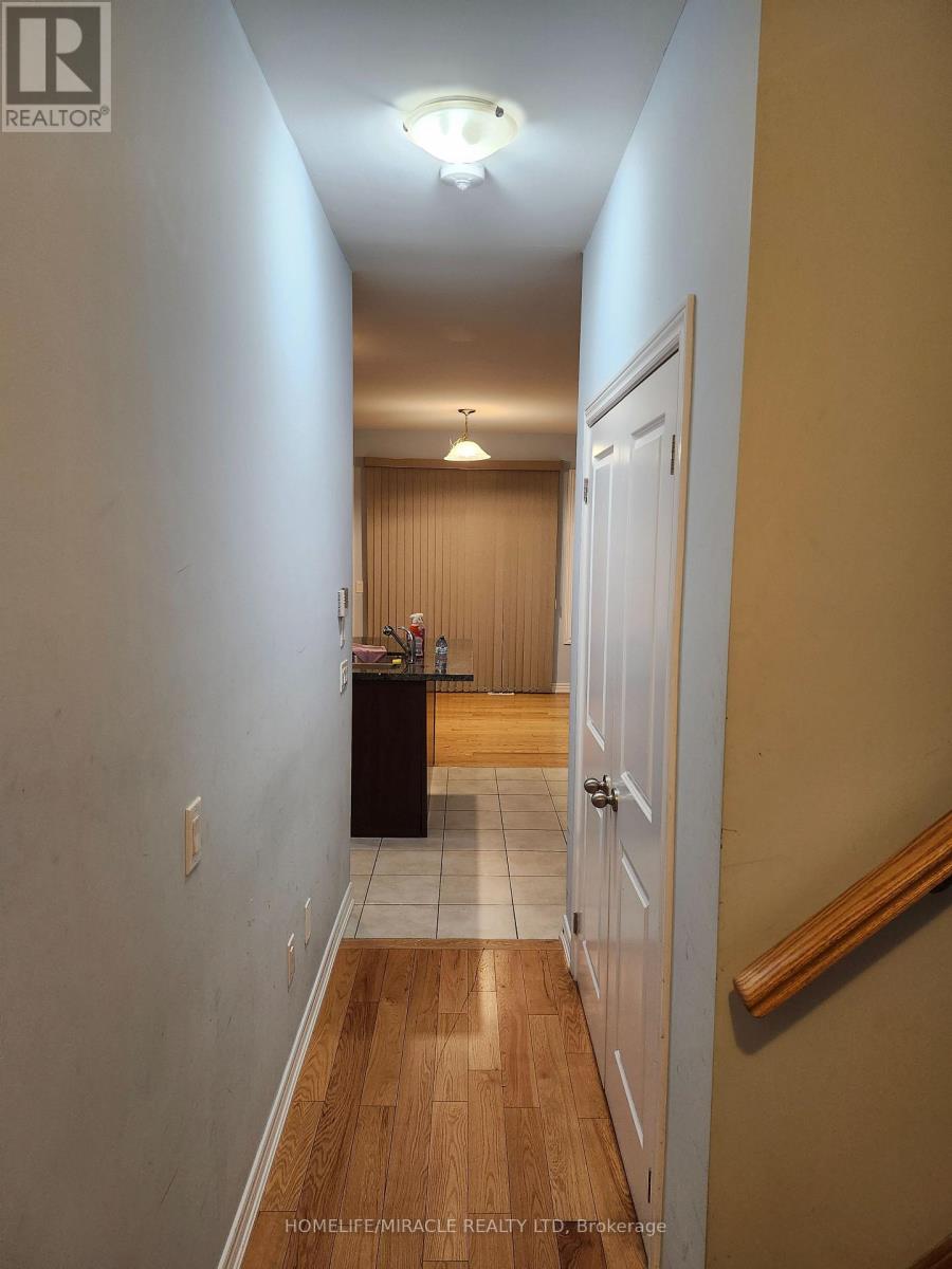 12 Pearman Crescent, Brampton, Ontario  L7A 4V8 - Photo 9 - W12532108