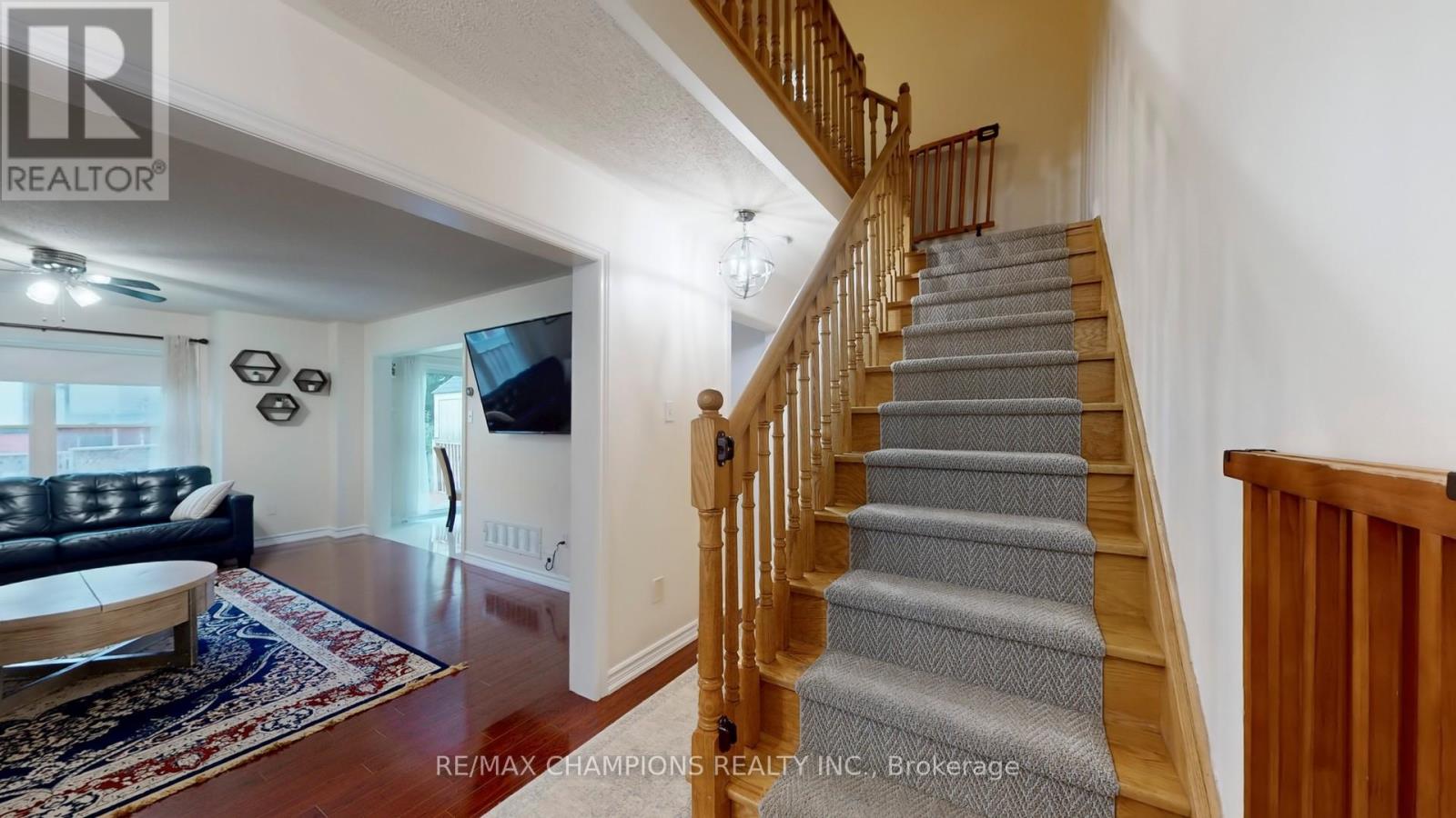 135 Ural Circle, Brampton, Ontario  L6R 1J6 - Photo 8 - W12532184