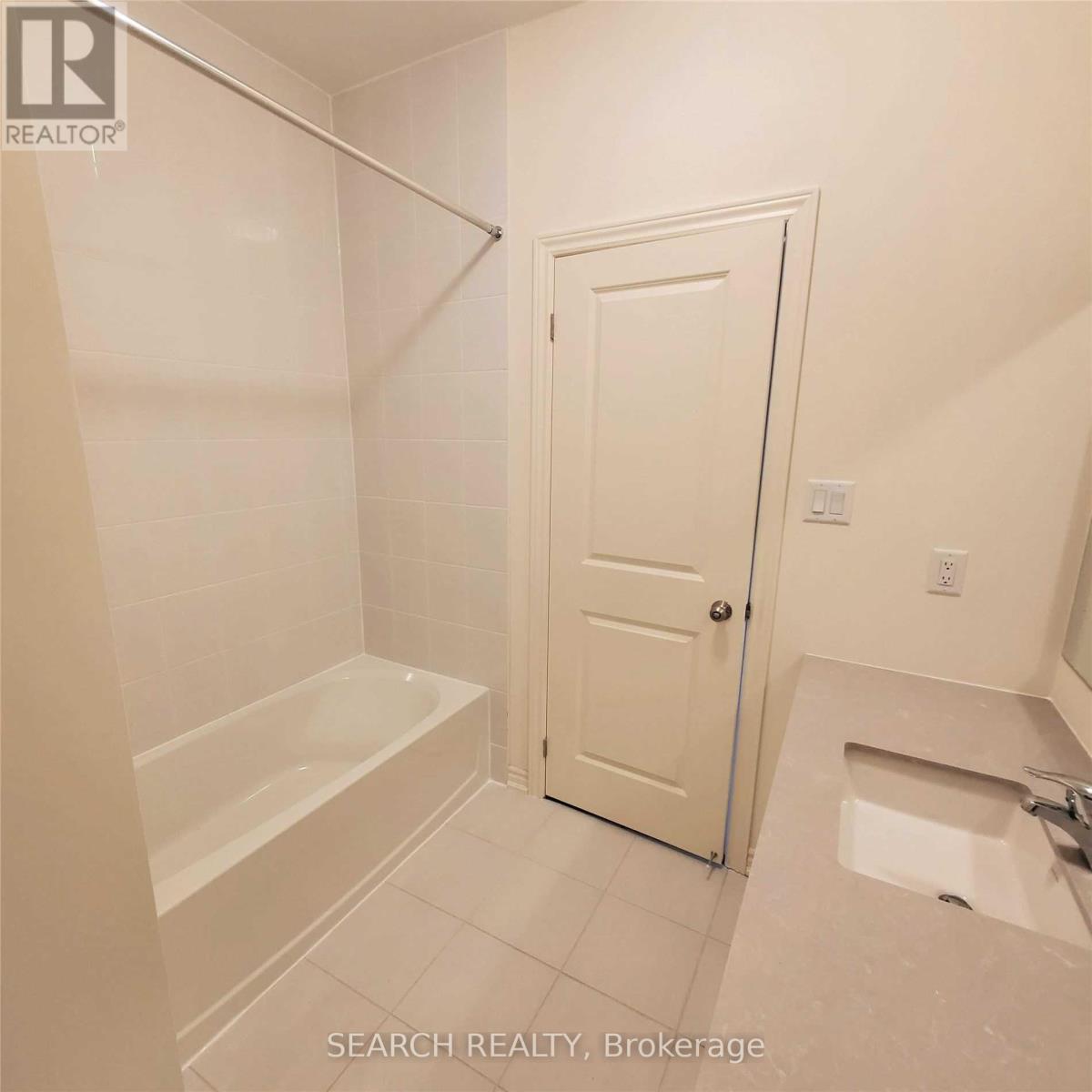 152 Adventura Road, Brampton, Ontario  L7A 5A7 - Photo 10 - W12532220