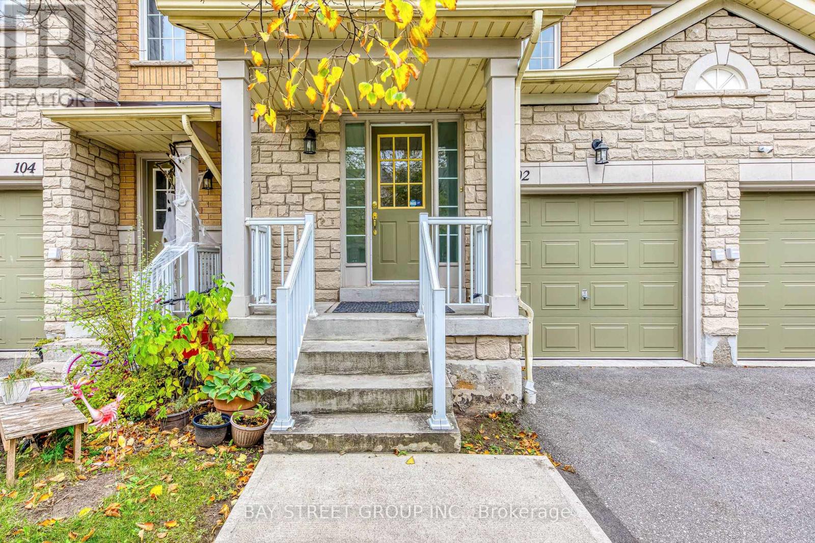 102 - 5260 Mcfarren Boulevard, Mississauga, Ontario  L5M 7J3 - Photo 2 - W12532244