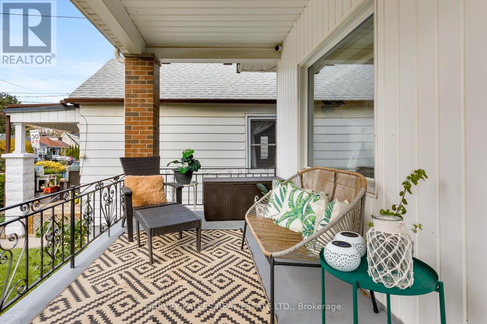 139 King Edward Avenue, Toronto, Ontario  M4C 5J7 - Photo 7 - E12532004