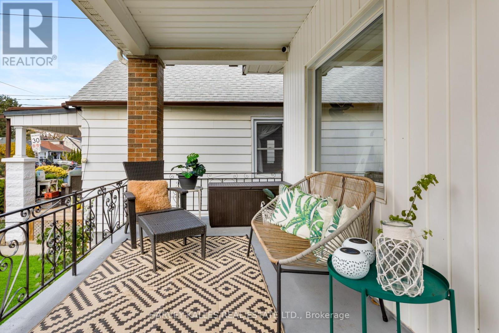 139 King Edward Avenue, Toronto, Ontario  M4C 5J7 - Photo 6 - E12532004