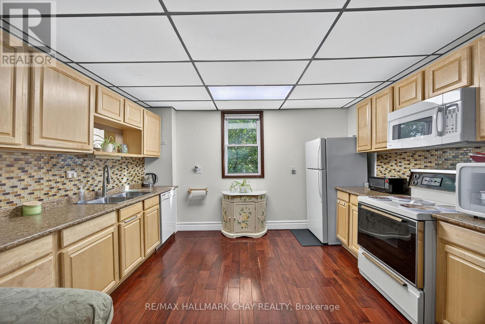 9 Maria Street, Springwater, Ontario L0L 1P0 - Photo 6 - S12452971