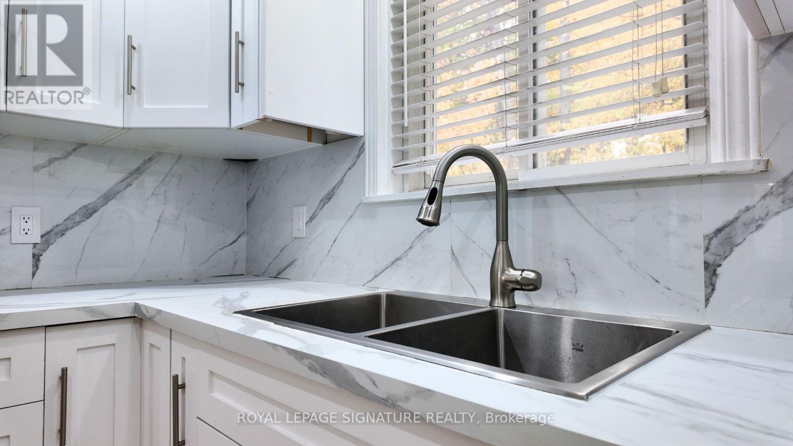 71 Mandarin Crescent, Brampton, Ontario  L6S 2S2 - Photo 10 - W12528636