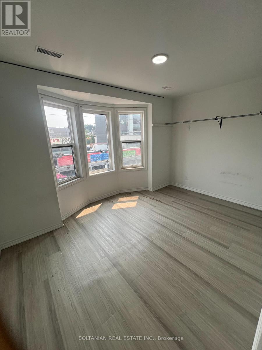 1742 St Clair Avenue W, Toronto (Weston-Pellam Park), Ontario  M6N 1J3 - Photo 13 - W12523456