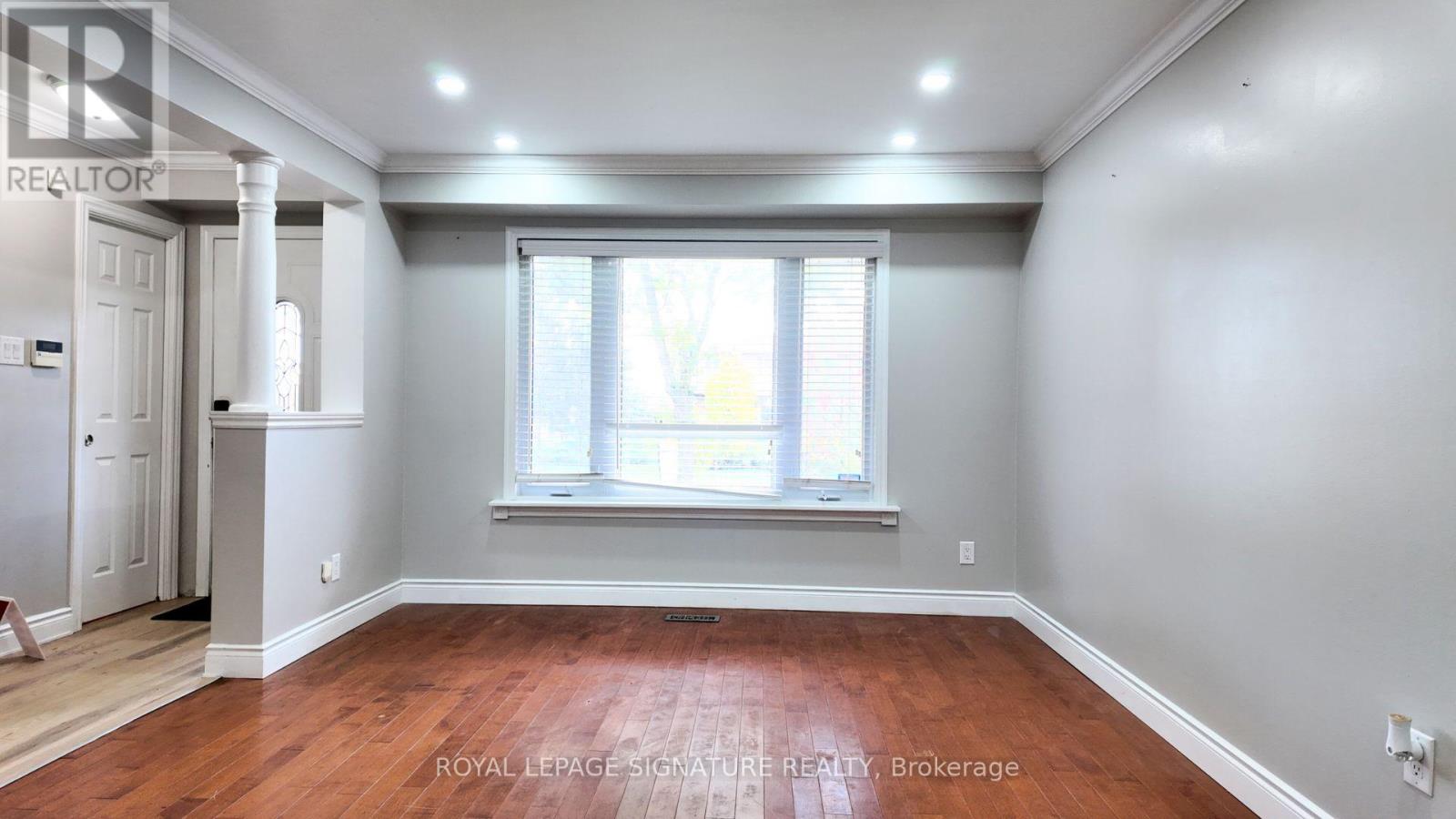 71 Mandarin Crescent, Brampton, Ontario  L6S 2S2 - Photo 5 - W12528636