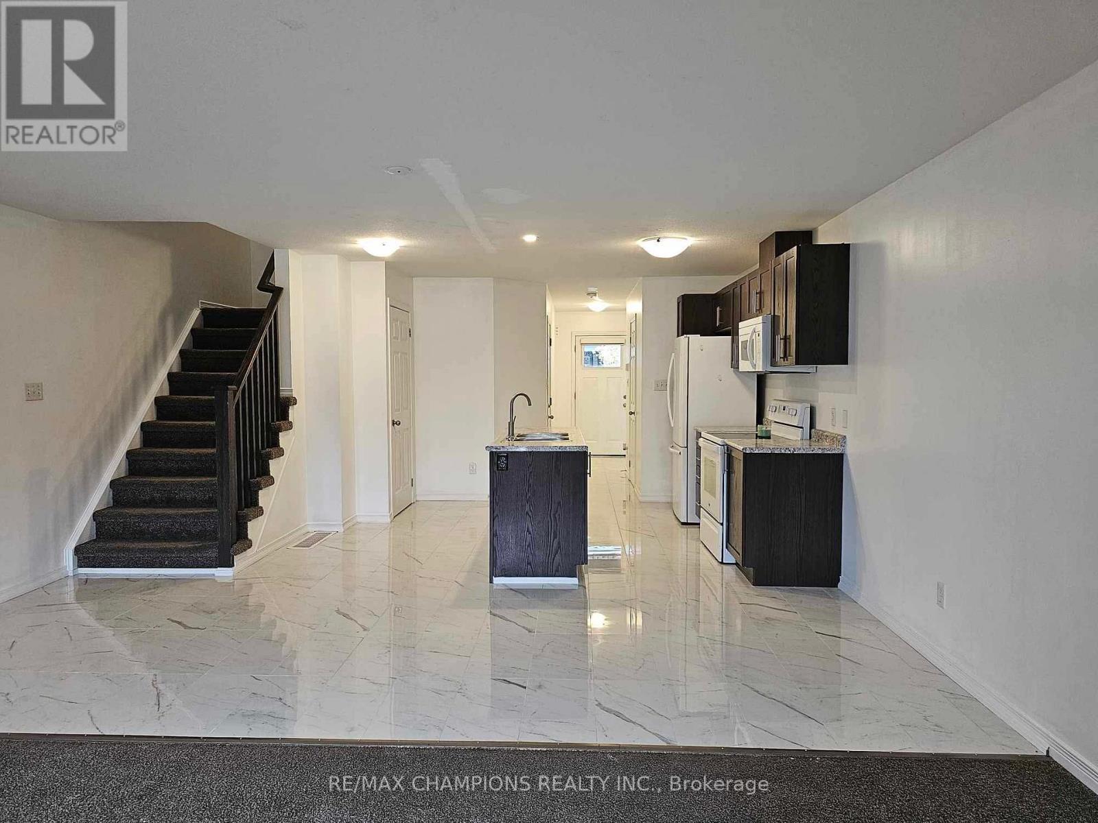 209 Woodmeadow Court, Kitchener, Ontario  N2R 0P8 - Photo 3 - X12531146