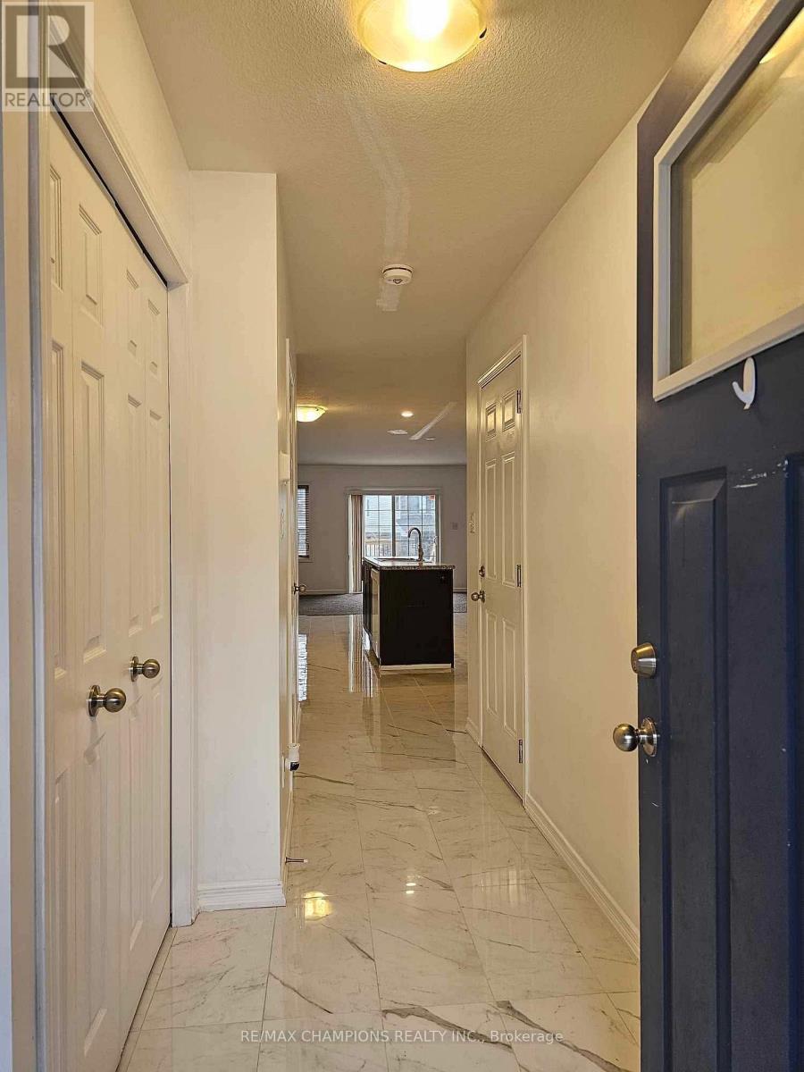 209 Woodmeadow Court, Kitchener, Ontario  N2R 0P8 - Photo 4 - X12531146