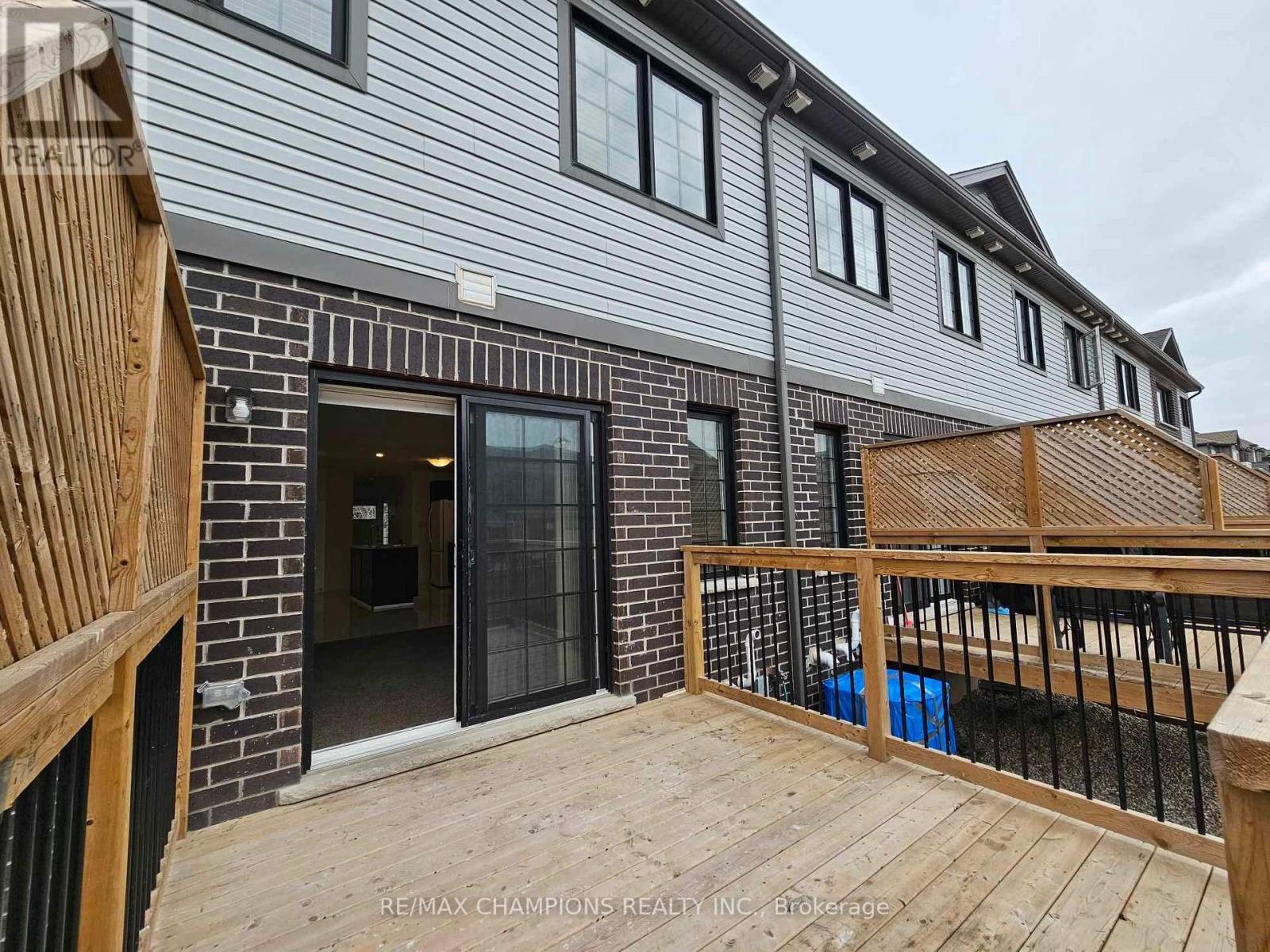 209 Woodmeadow Court, Kitchener, Ontario  N2R 0P8 - Photo 12 - X12531146