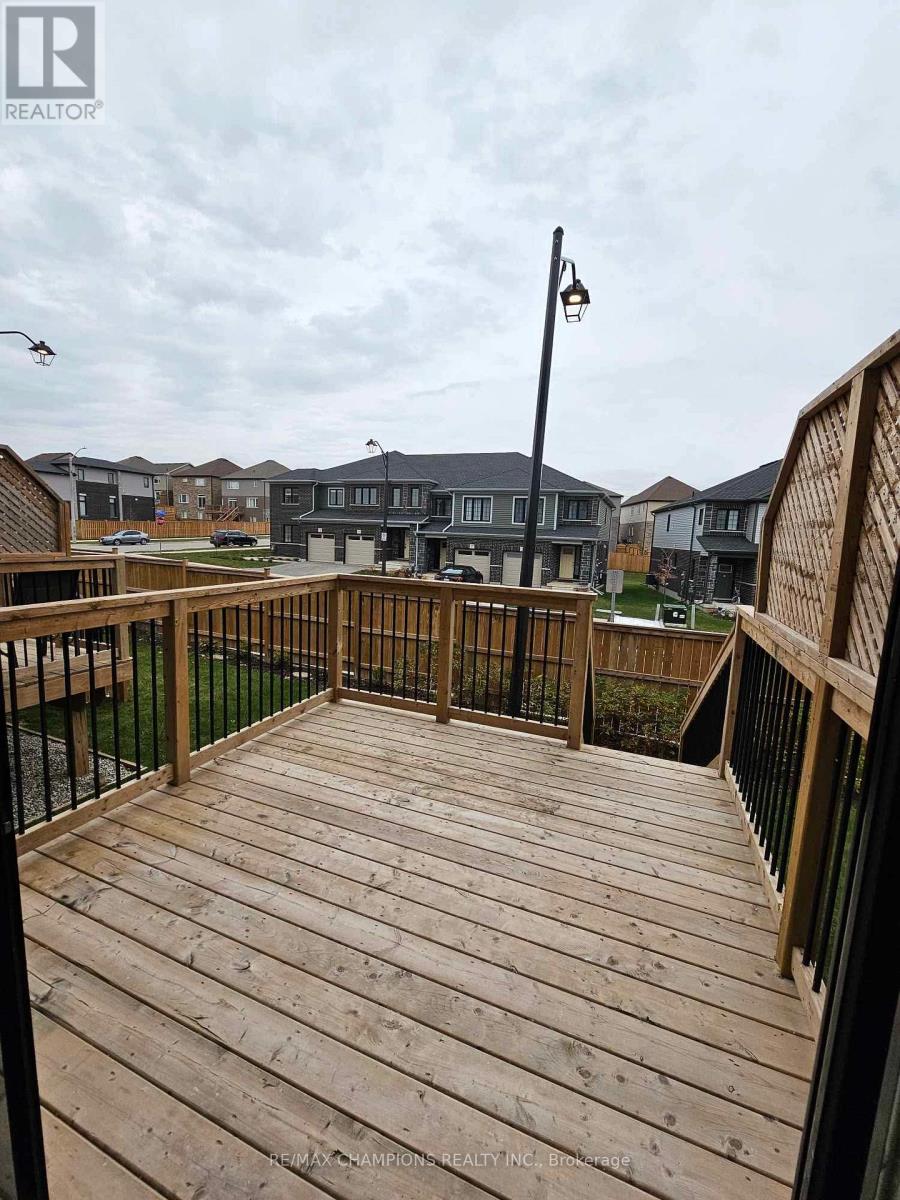 209 Woodmeadow Court, Kitchener, Ontario  N2R 0P8 - Photo 13 - X12531146