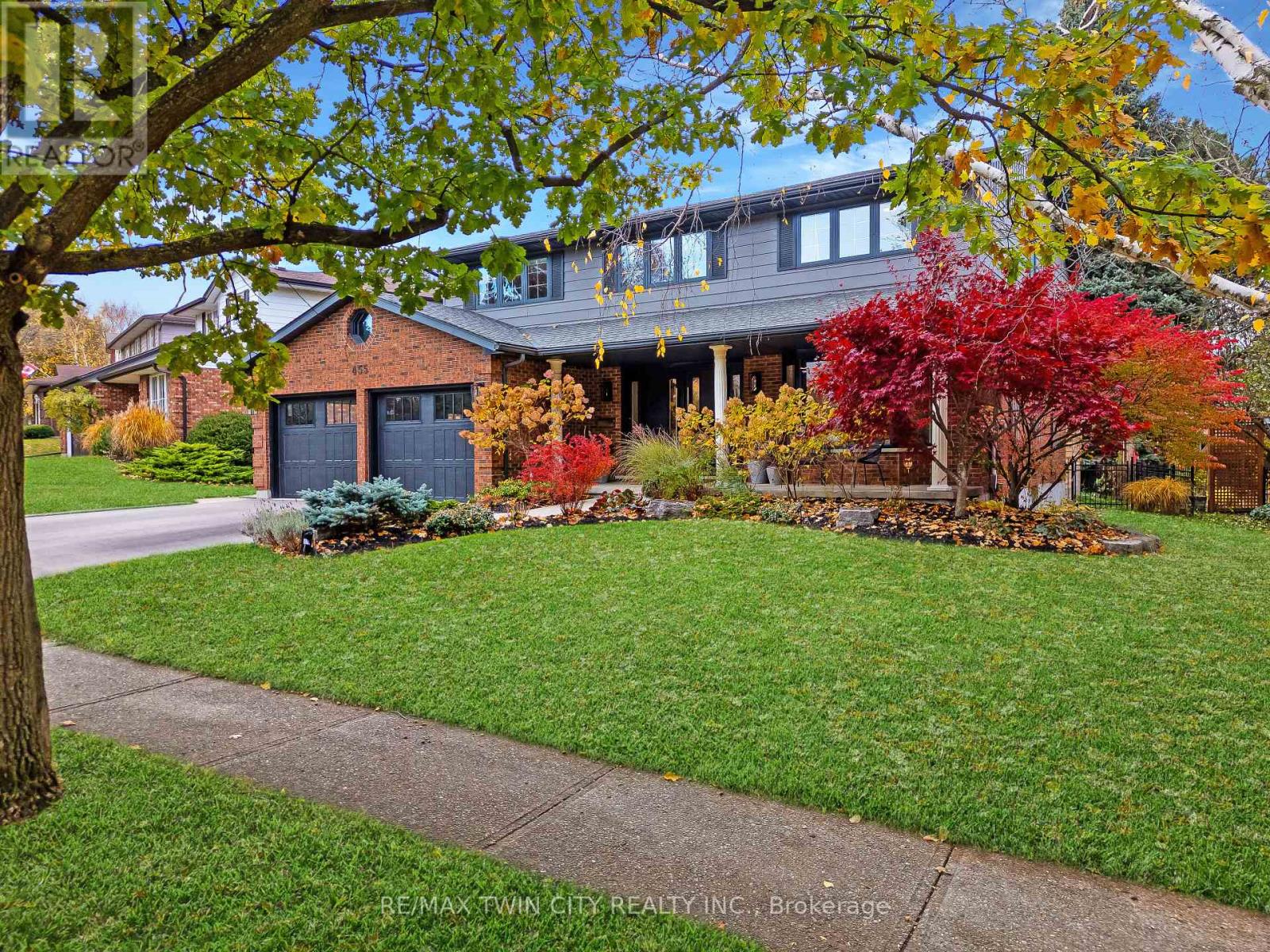 455 Winchester Drive, Waterloo, Ontario  N2T 1H6 - Photo 2 - X12532098