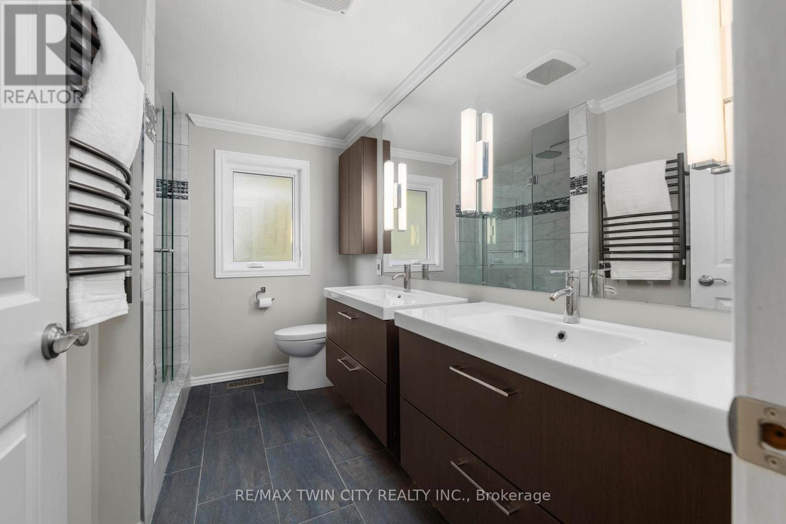 455 Winchester Drive, Waterloo, Ontario  N2T 1H6 - Photo 22 - X12532098