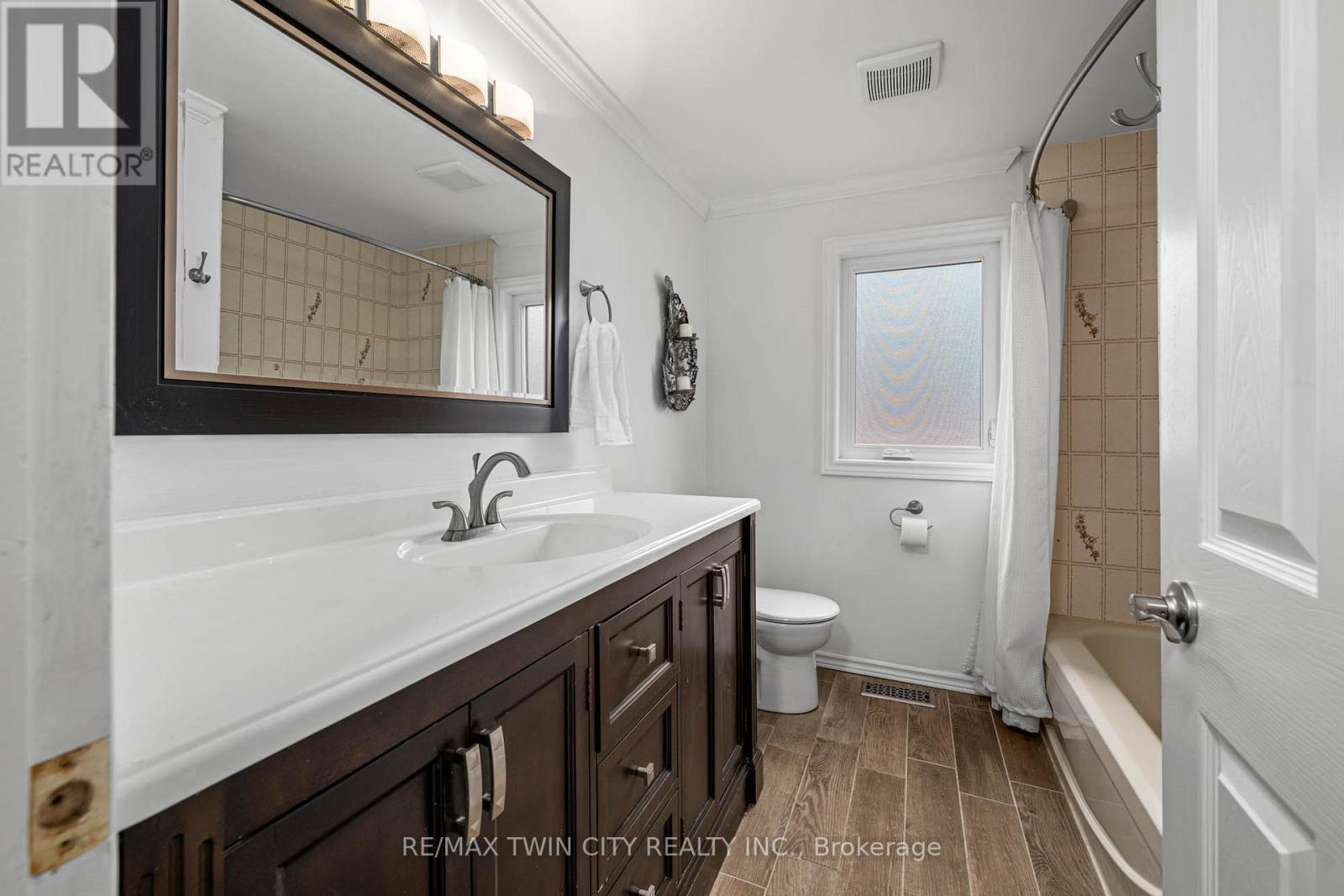 455 Winchester Drive, Waterloo, Ontario  N2T 1H6 - Photo 27 - X12532098