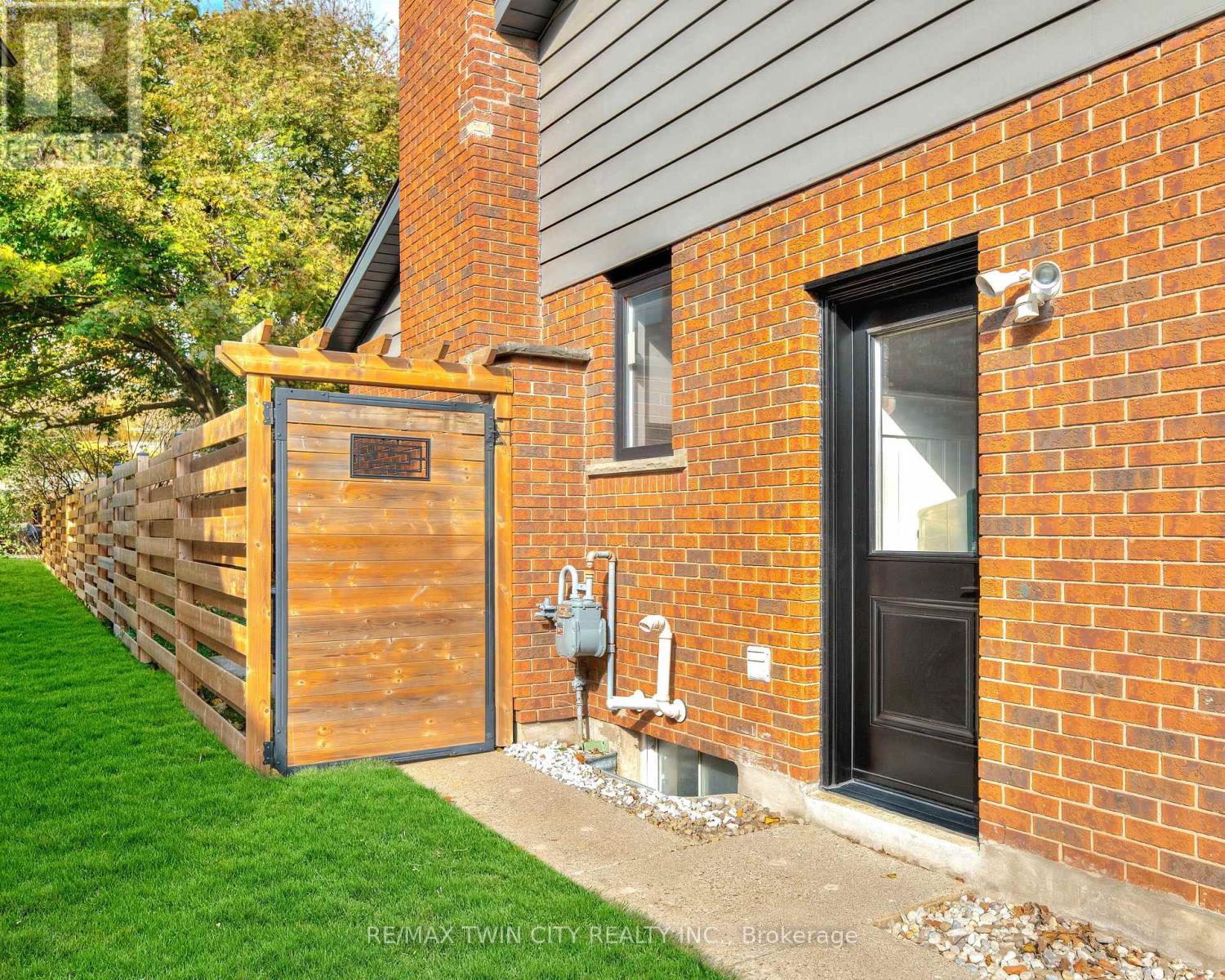 455 Winchester Drive, Waterloo, Ontario  N2T 1H6 - Photo 35 - X12532098