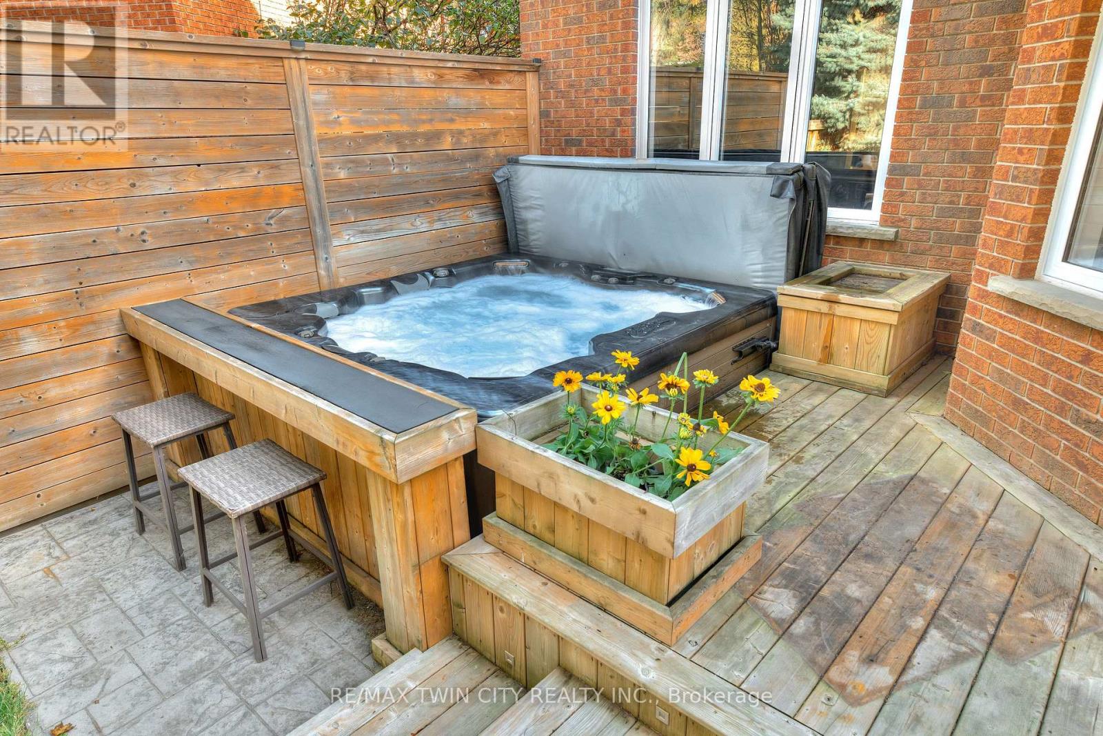 455 Winchester Drive, Waterloo, Ontario  N2T 1H6 - Photo 36 - X12532098