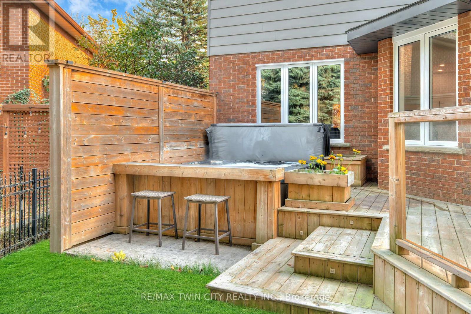 455 Winchester Drive, Waterloo, Ontario  N2T 1H6 - Photo 37 - X12532098