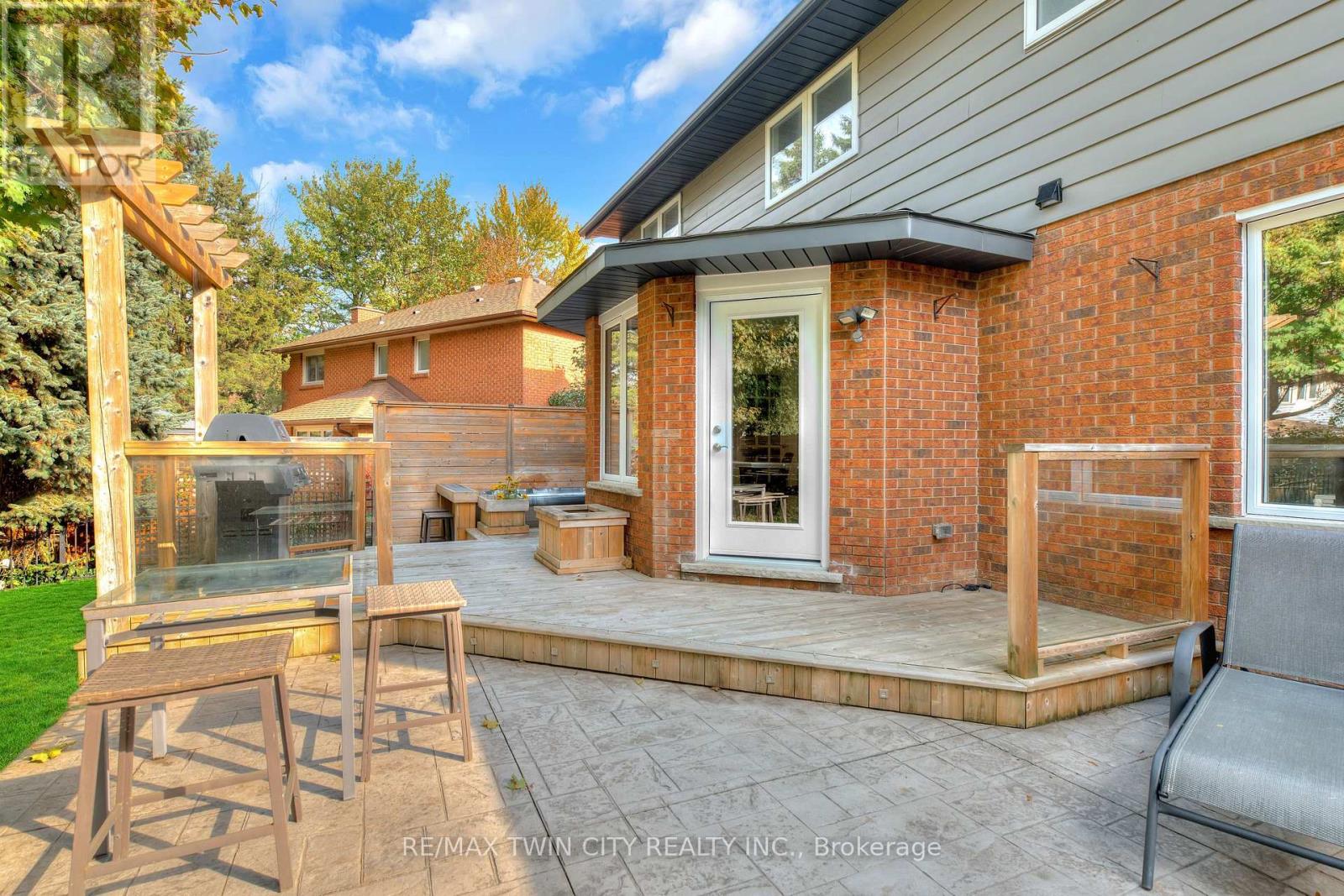 455 Winchester Drive, Waterloo, Ontario  N2T 1H6 - Photo 39 - X12532098