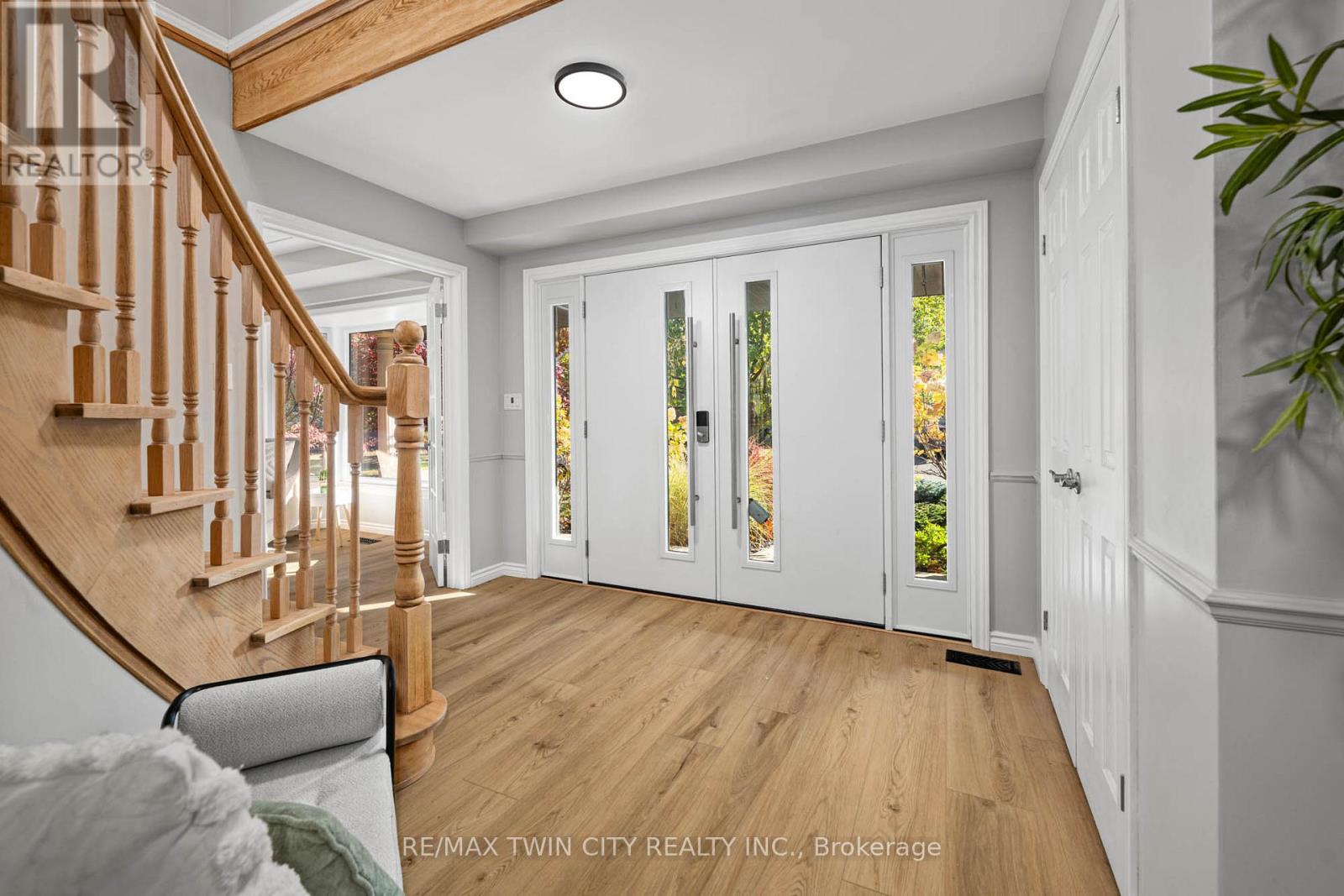 455 Winchester Drive, Waterloo, Ontario  N2T 1H6 - Photo 6 - X12532098