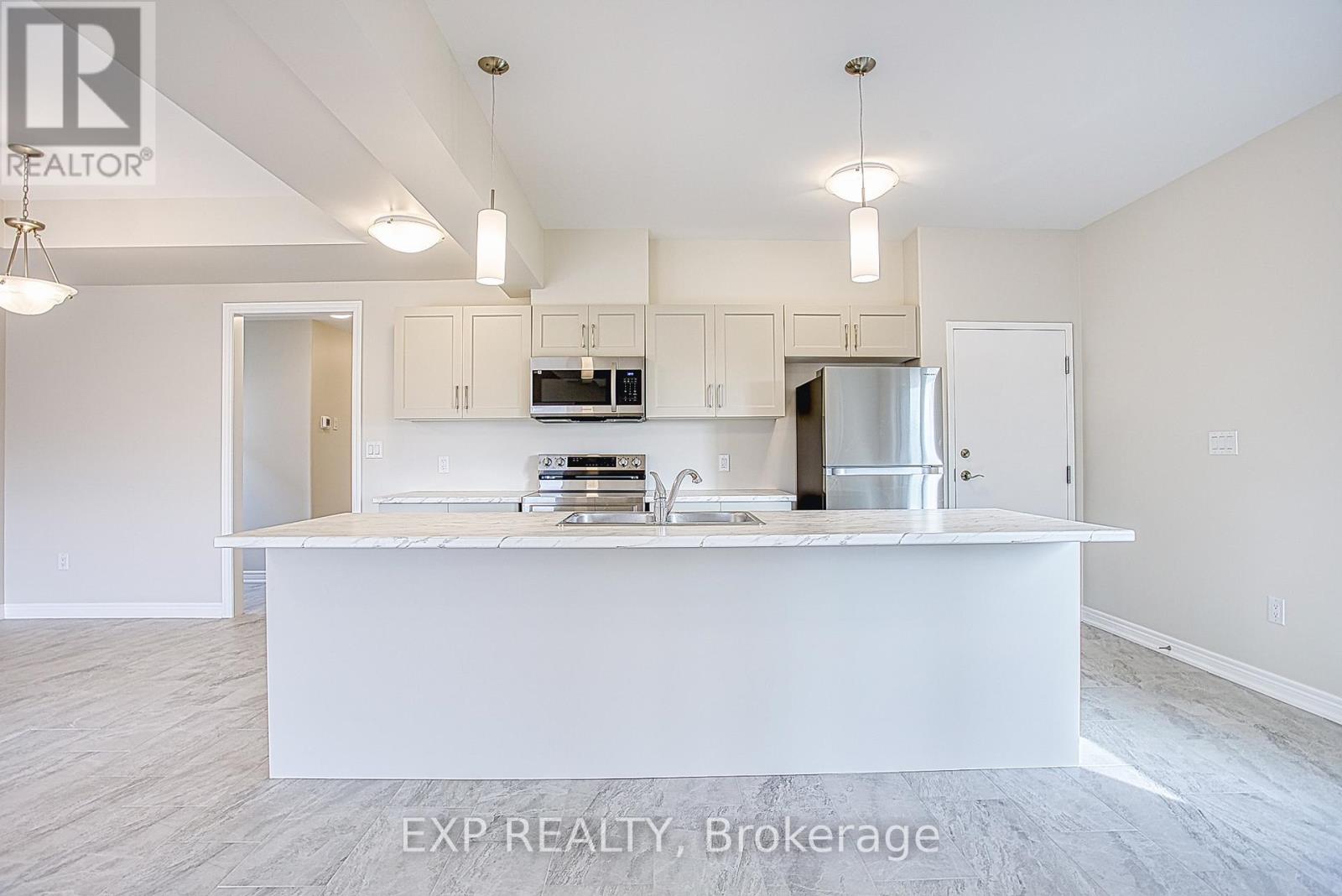 Upper - 26 Willson Drive, Thorold, Ontario  L2V 0G7 - Photo 10 - X12532202