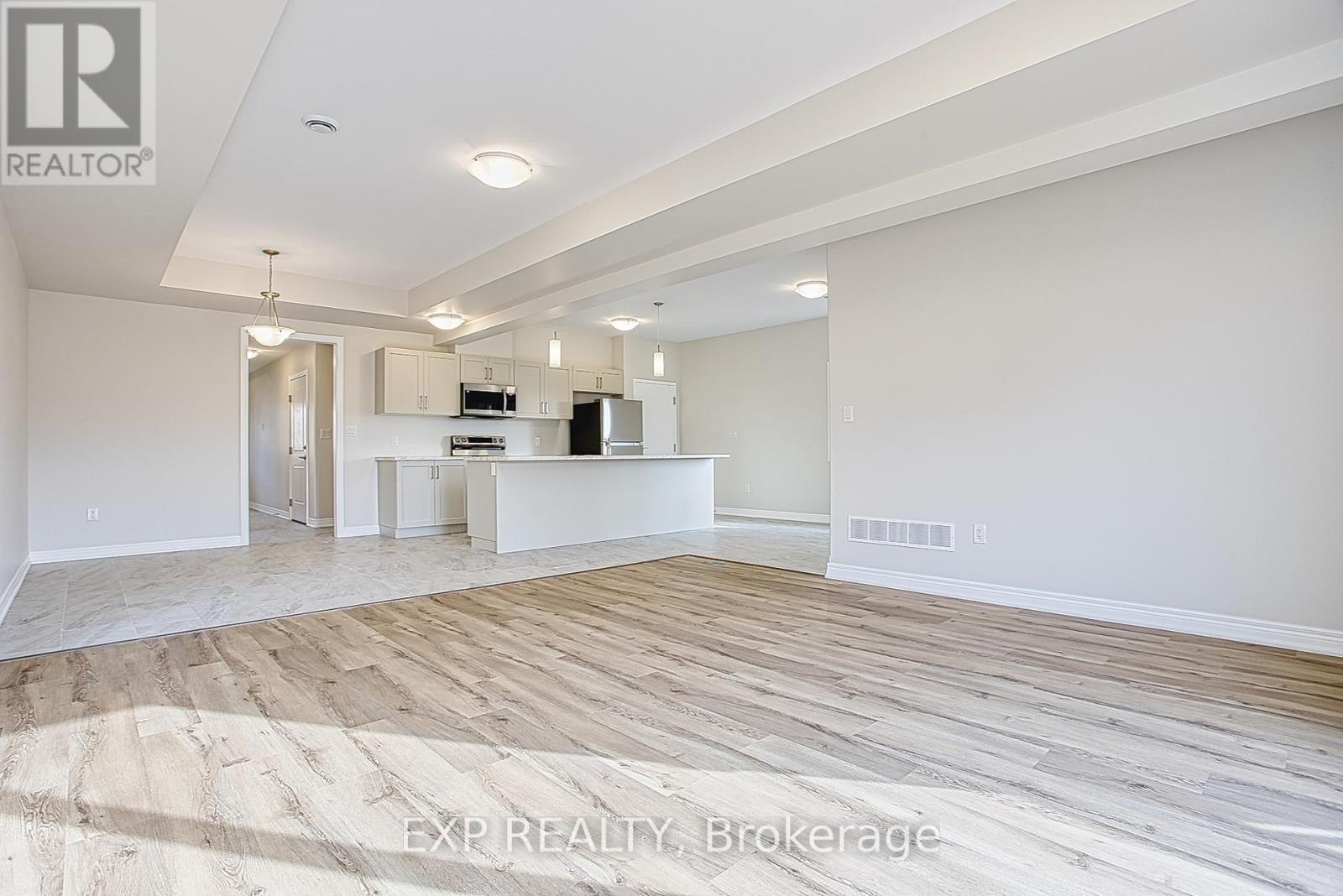 Upper - 26 Willson Drive, Thorold, Ontario  L2V 0G7 - Photo 14 - X12532202