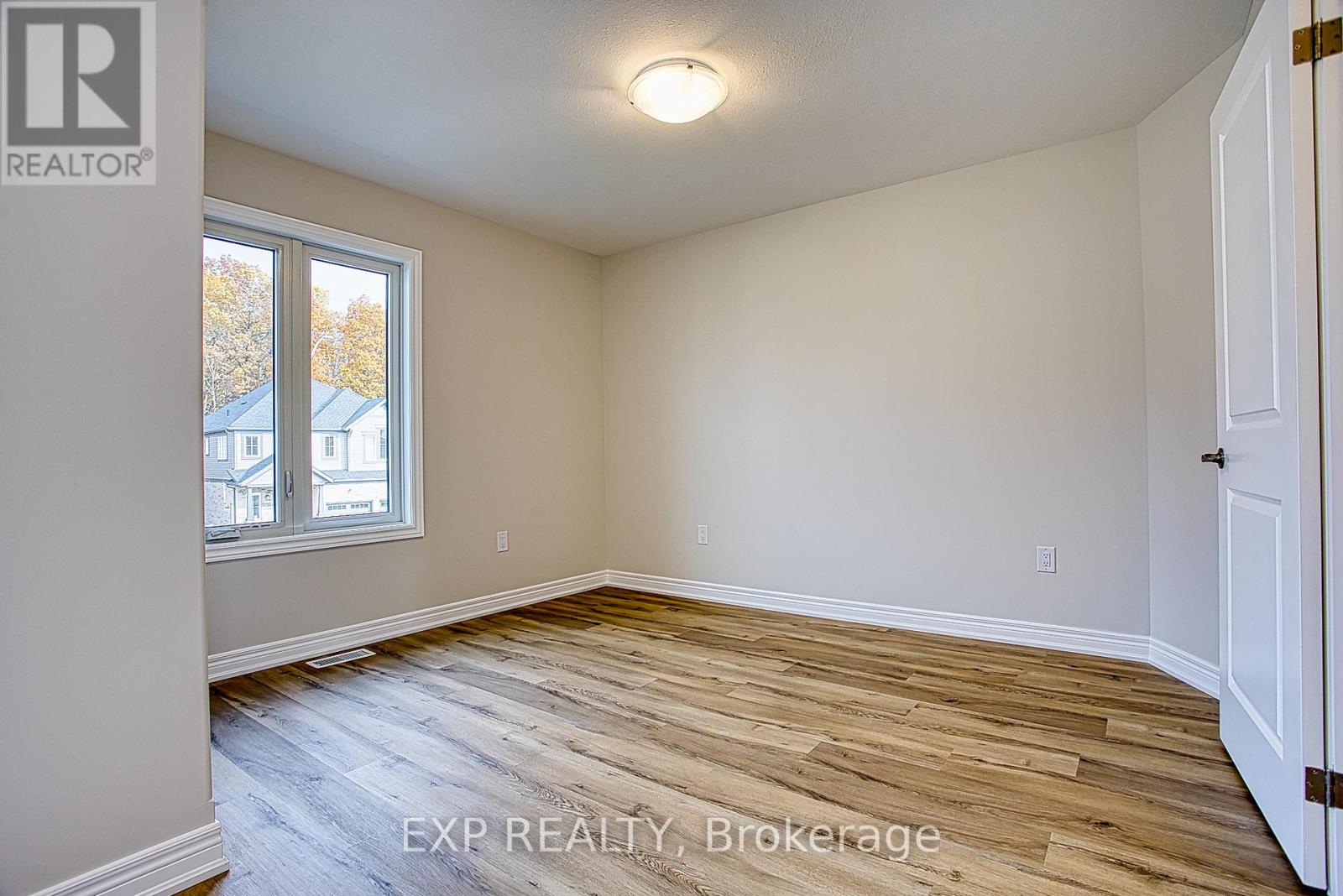 Upper - 26 Willson Drive, Thorold, Ontario  L2V 0G7 - Photo 21 - X12532202