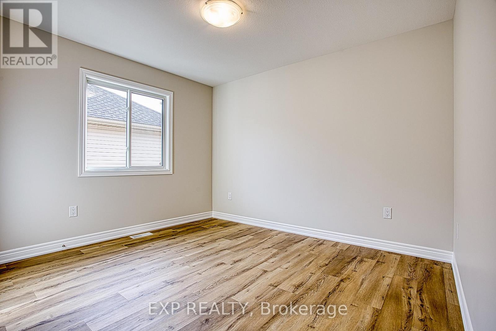 Upper - 26 Willson Drive, Thorold, Ontario  L2V 0G7 - Photo 26 - X12532202