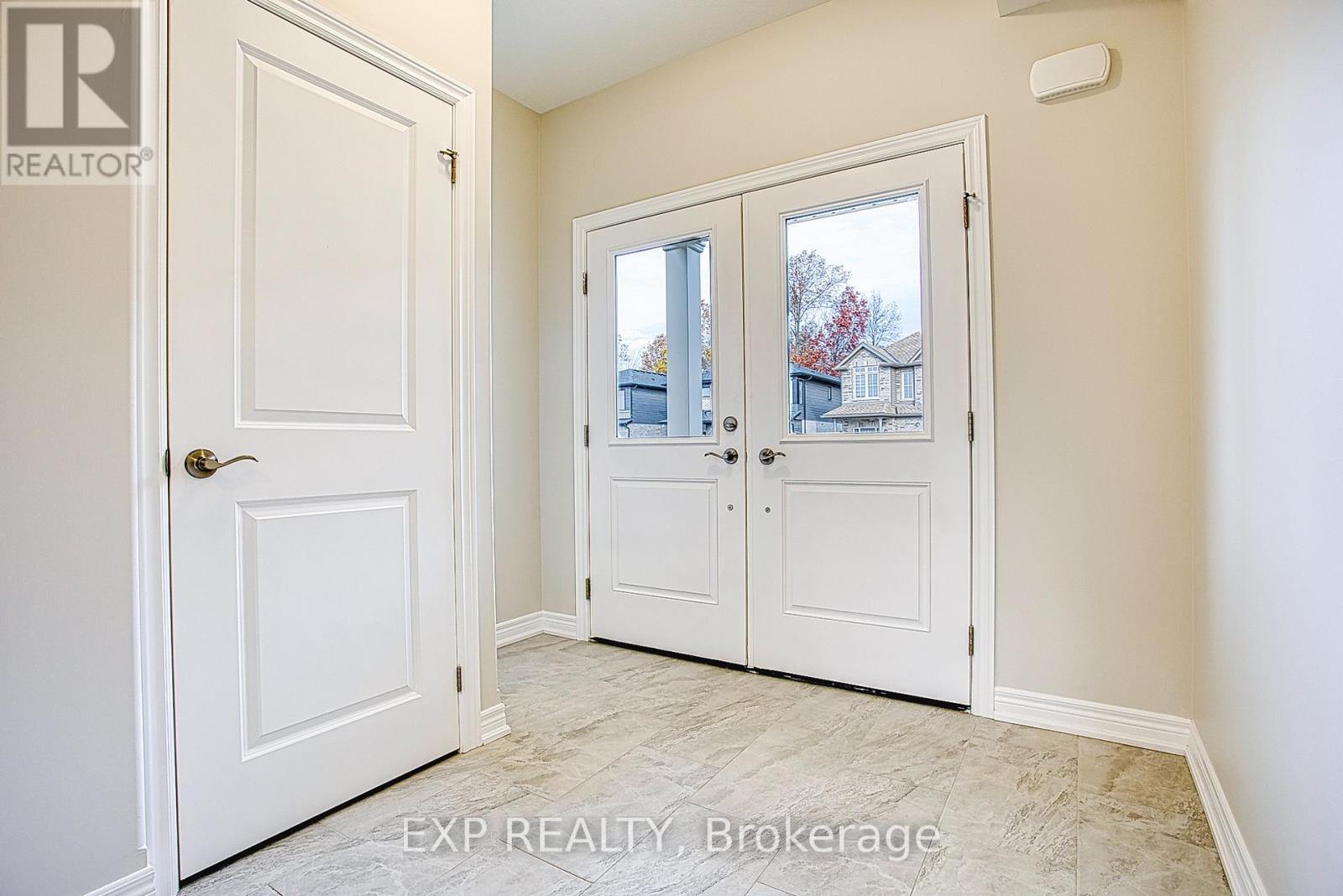 Upper - 26 Willson Drive, Thorold, Ontario  L2V 0G7 - Photo 4 - X12532202