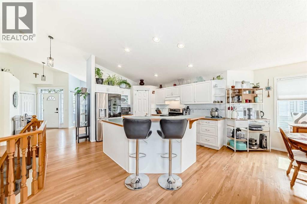 223 Cove Drive, Chestermere, Alberta  T1X 1E5 - Photo 9 - A2252451