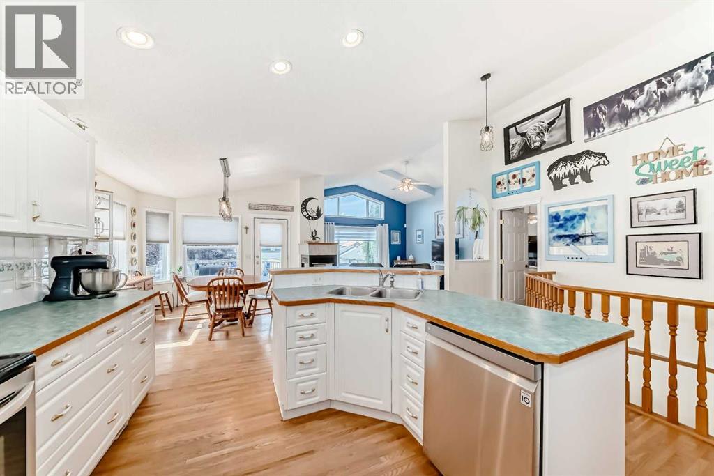 223 Cove Drive, Chestermere, Alberta  T1X 1E5 - Photo 12 - A2252451