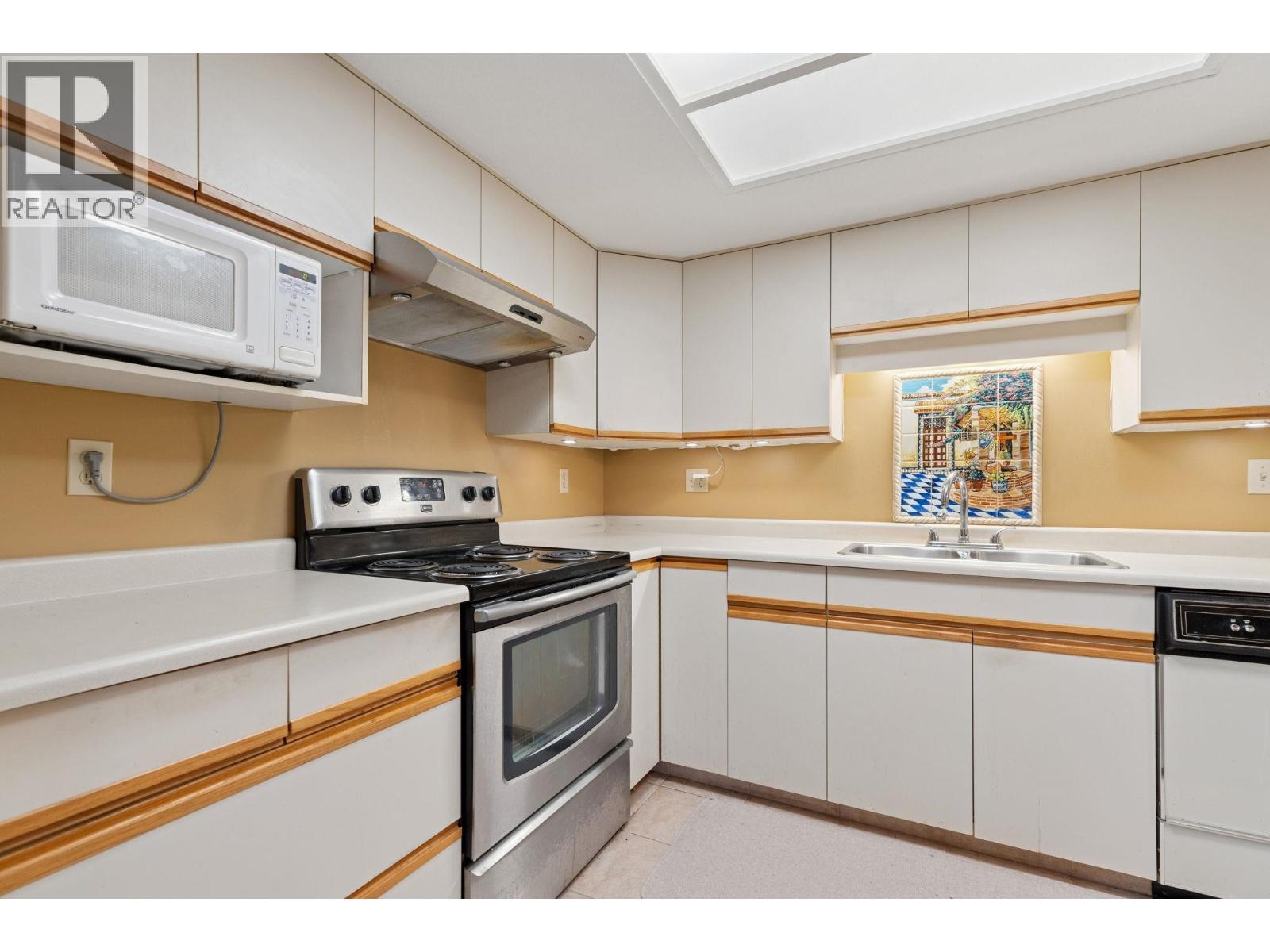 114 2925 Glen Drive, Coquitlam, British Columbia  V3B 7H9 - Photo 10 - R3066496