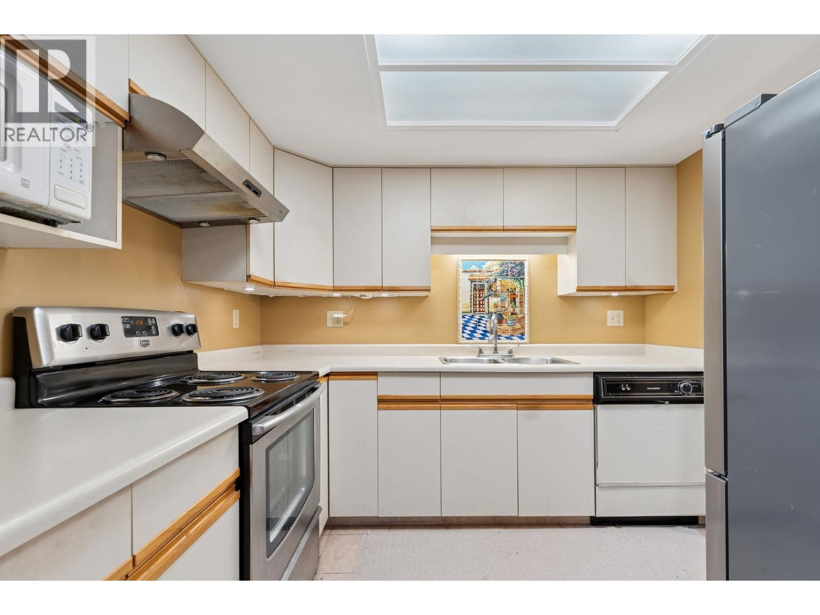 114 2925 Glen Drive, Coquitlam, British Columbia  V3B 7H9 - Photo 11 - R3066496