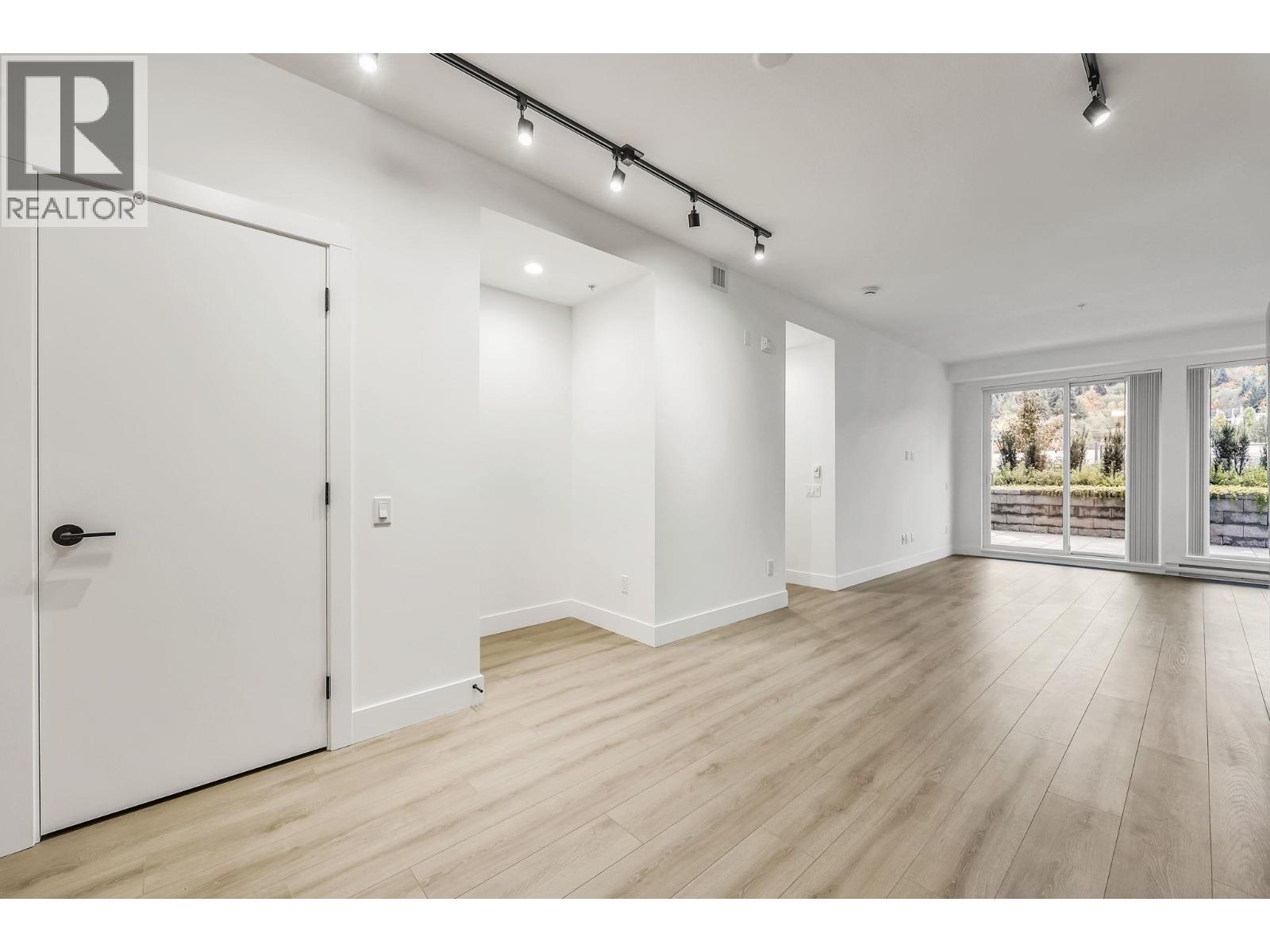 203 3075 Murray, Port Moody, British Columbia  V3H 0N9 - Photo 2 - R3066490